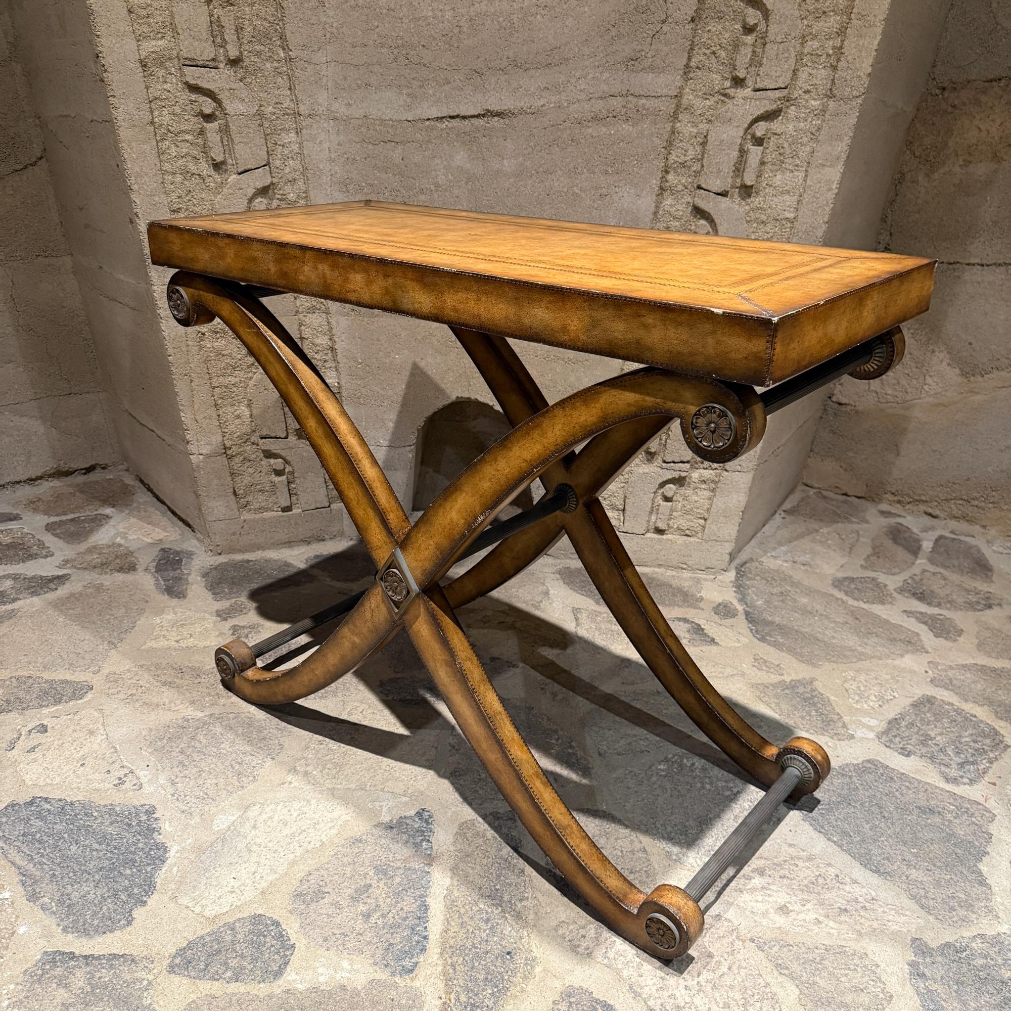 Tavolo consolle neoclassico rivestito in pelle di Kreiss In condizioni buone in vendita a Chula Vista, CA