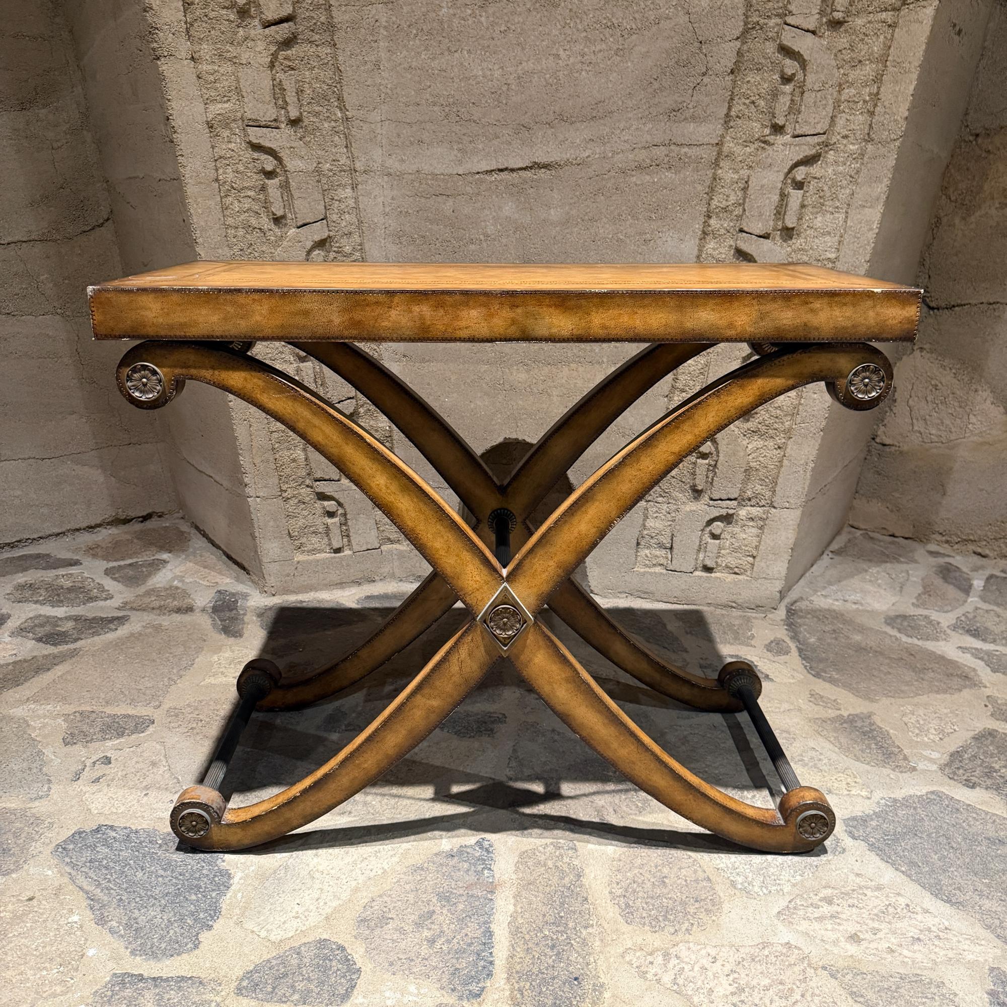 Fine XX secolo Tavolo consolle neoclassico rivestito in pelle di Kreiss in vendita
