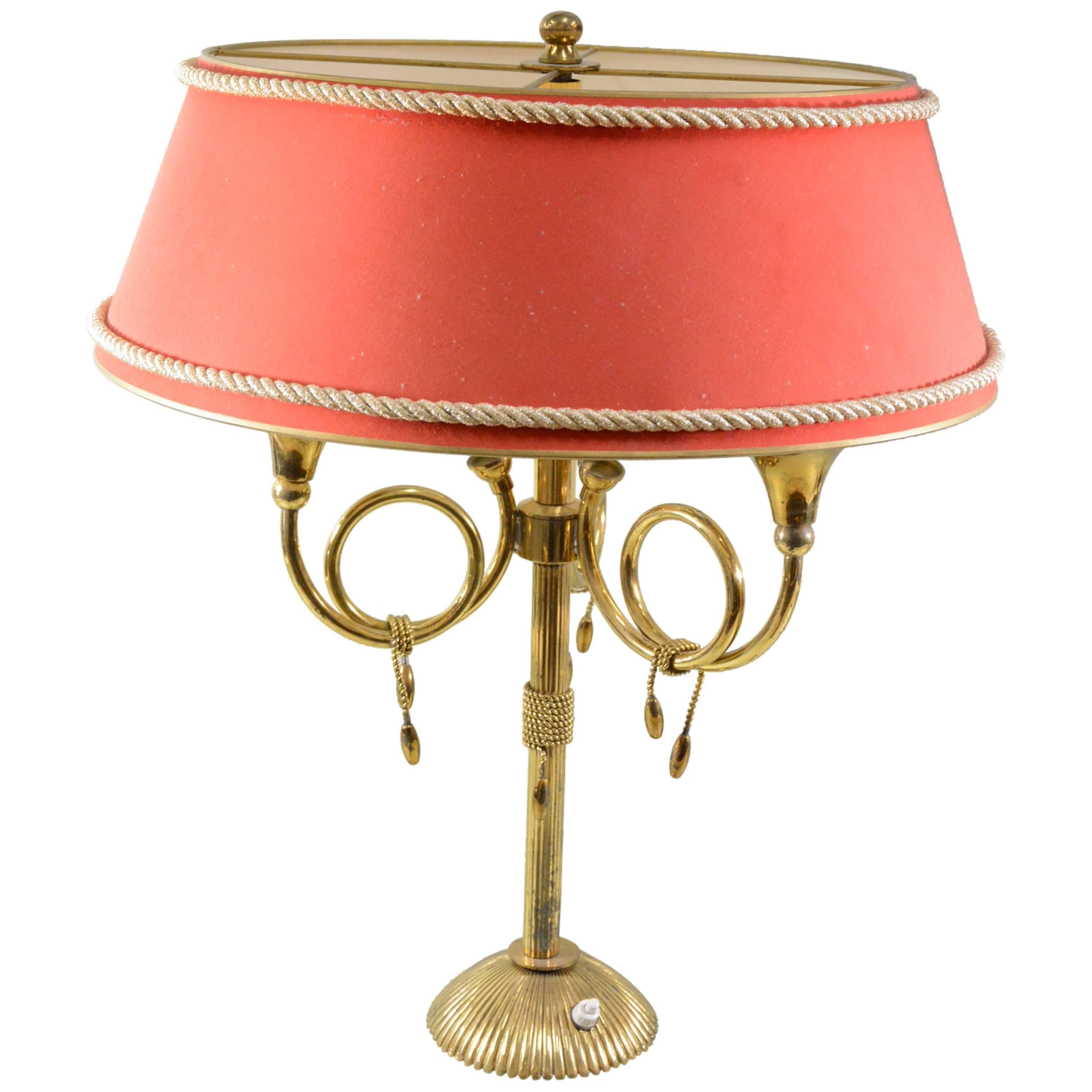 Néoclassique Lampe de bibliothèque néoclassique en laiton avec motif de chasse, datant d'environ 1950 en vente