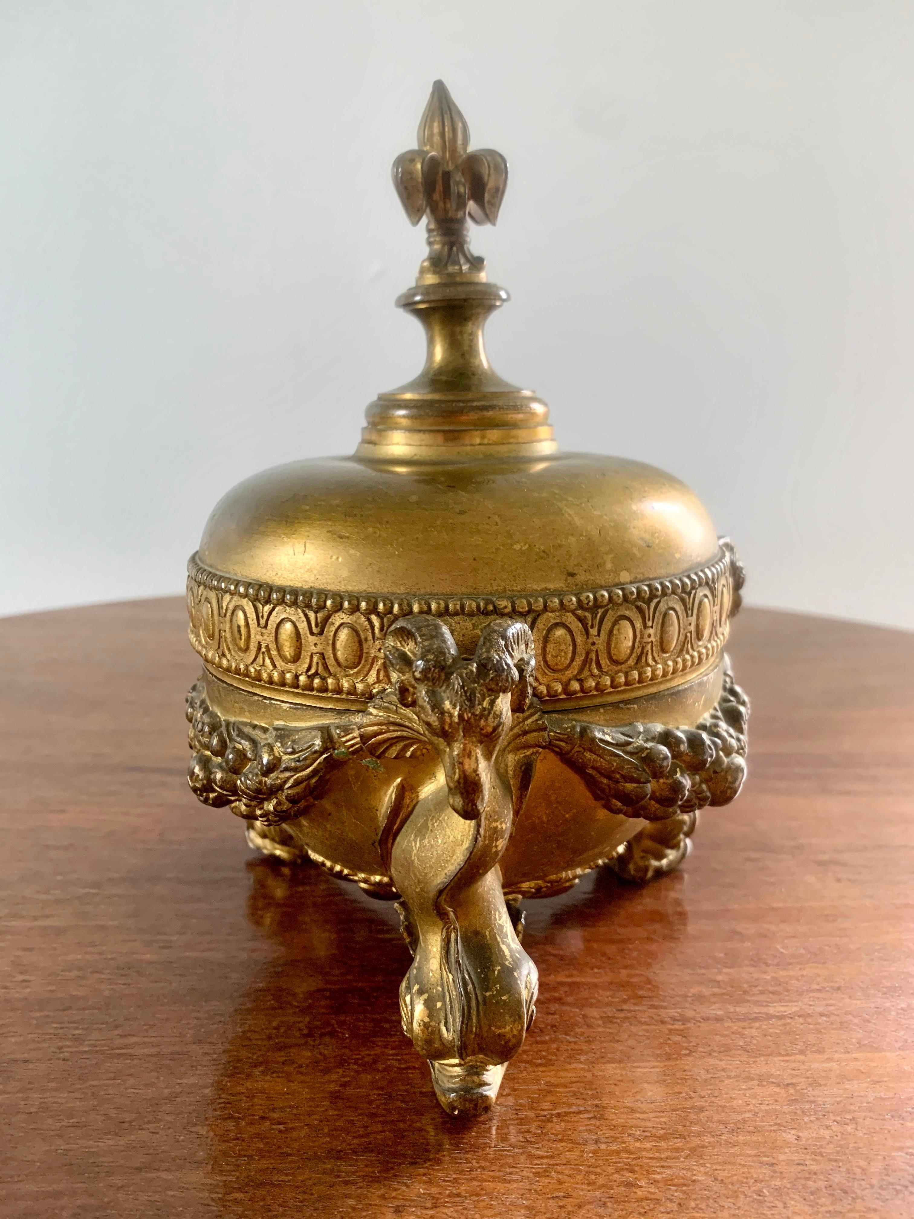 Neoclassical Lidded Bowl with Ram's Heads For Sale 4
