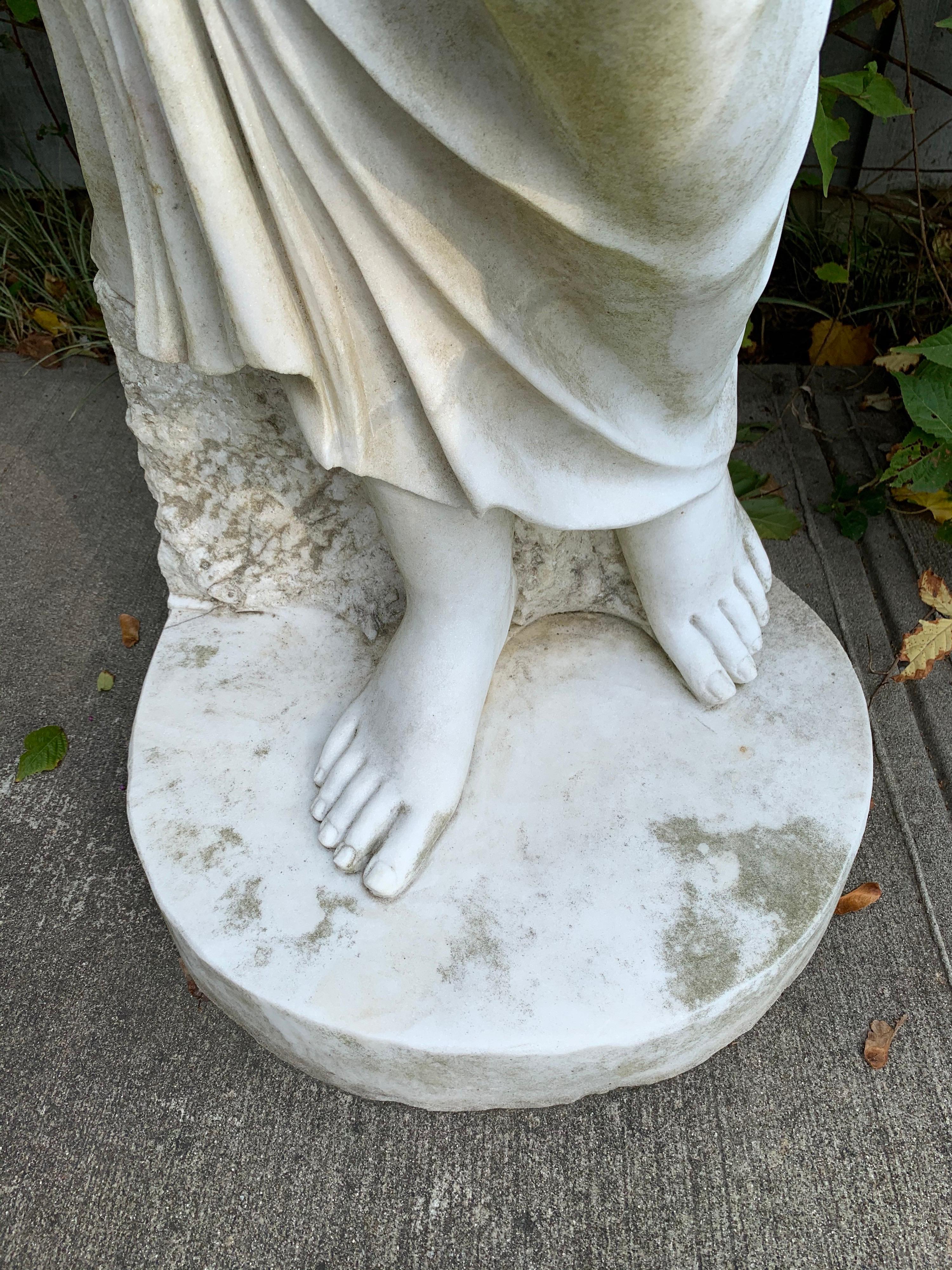 Neoklassizistische, lebensgroße griechische Göttin der Frühlingsmarmorskulptur Statue (Neoklassisch) im Angebot