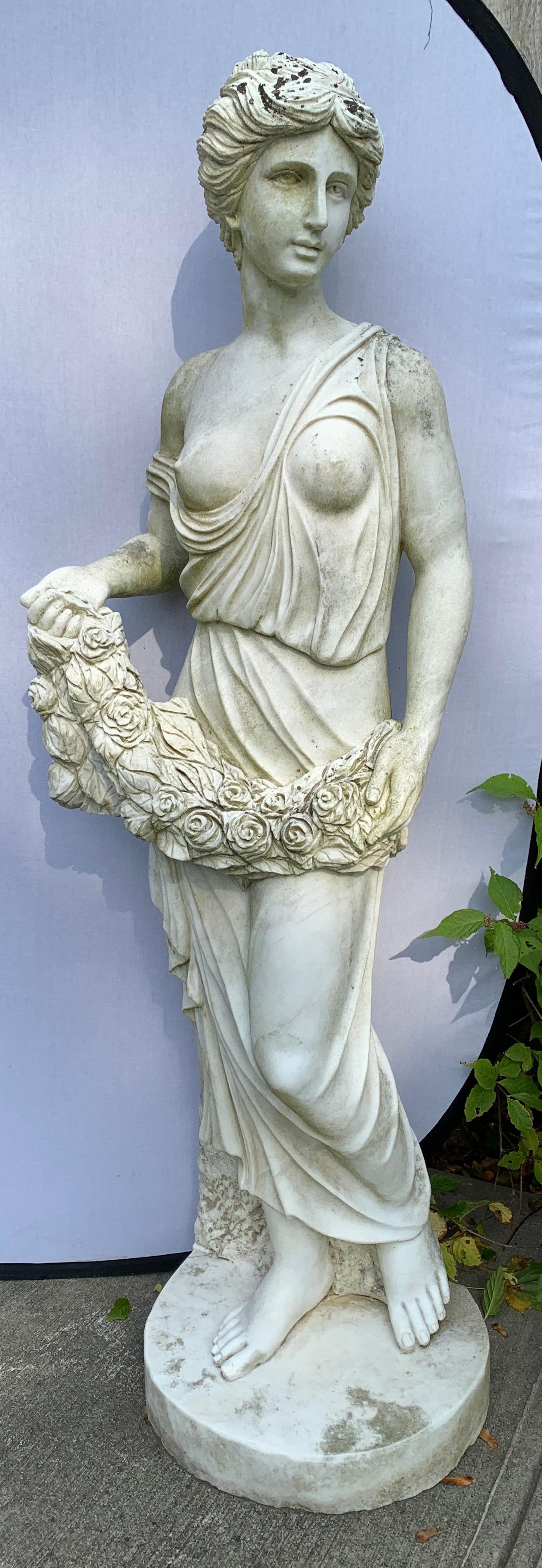 Neoklassizistische, lebensgroße griechische Göttin der Frühlingsmarmorskulptur Statue im Zustand „Gut“ im Angebot in West Hartford, CT