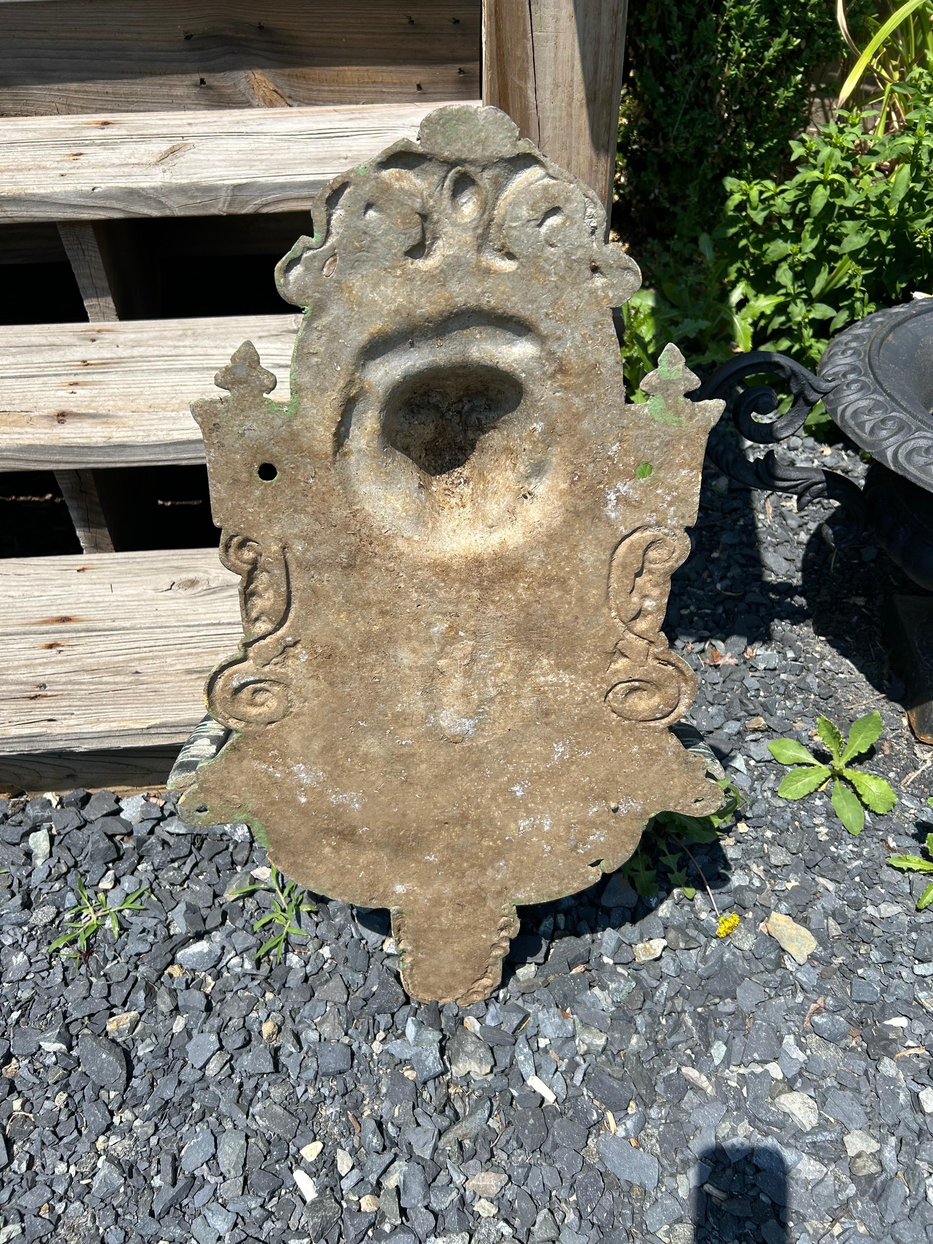 Jardinière murale néoclassique à motif de lion Jardinaire en vente 6