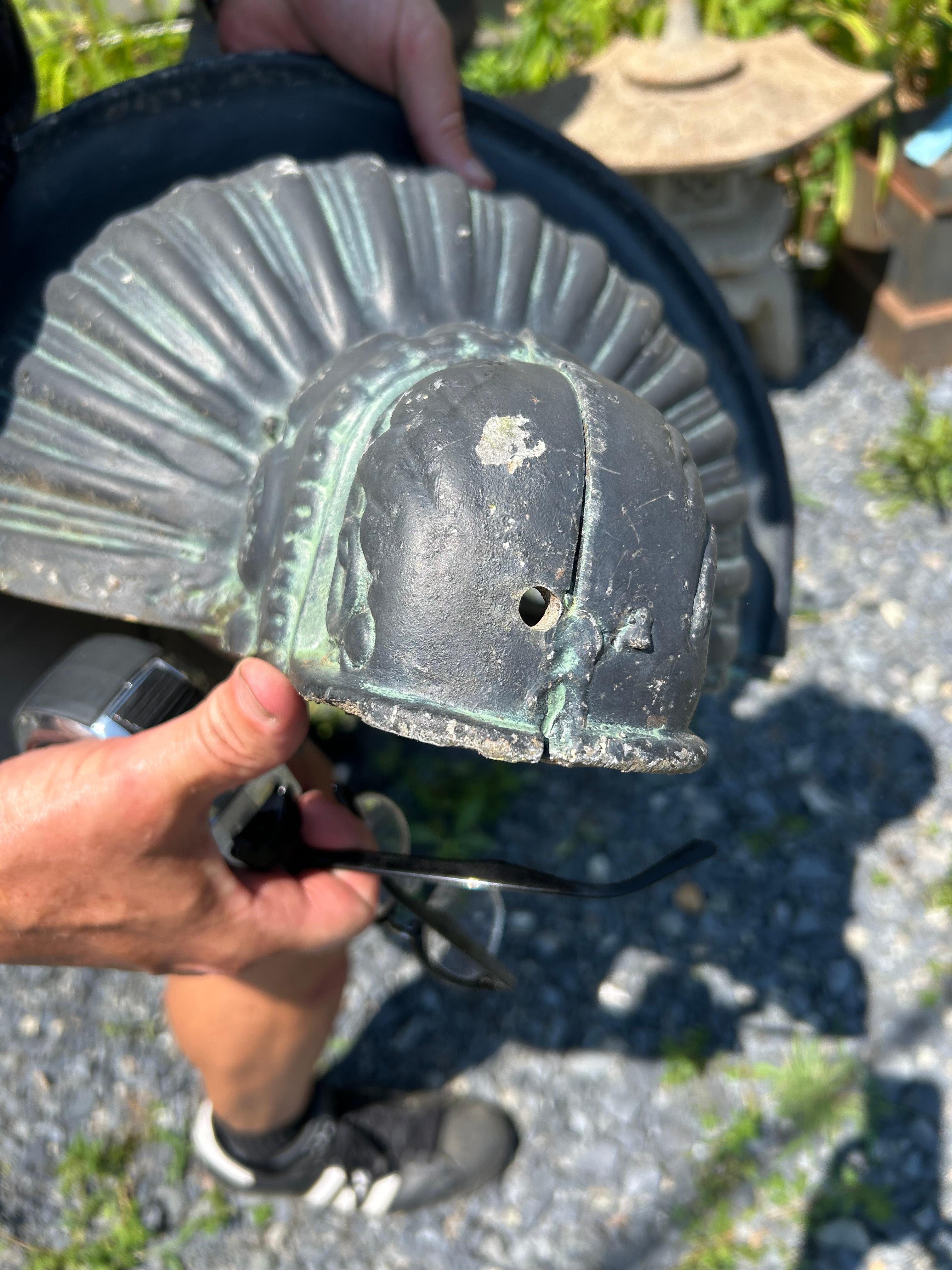 Milieu du XXe siècle Jardinière murale néoclassique à motif de lion Jardinaire en vente