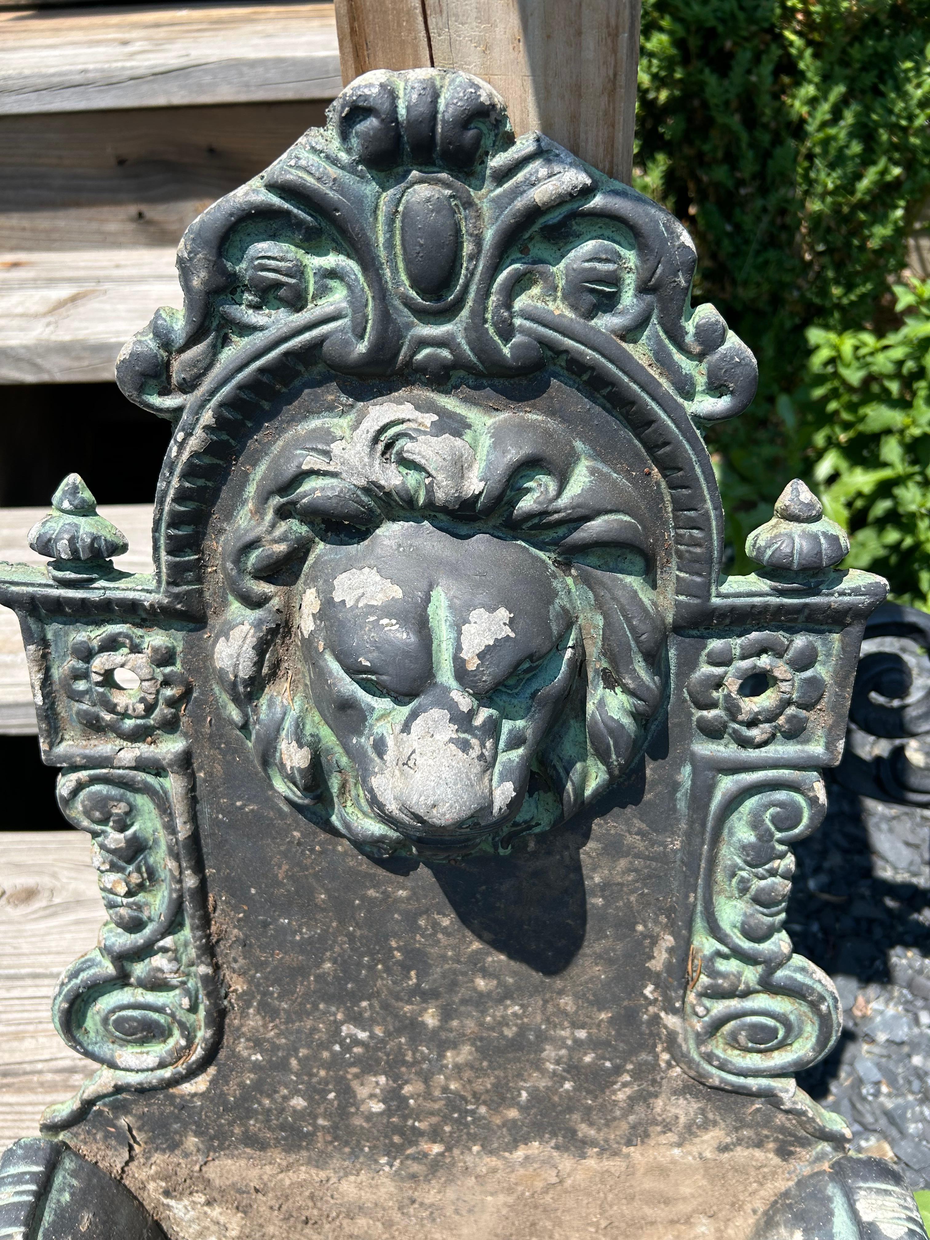 Jardinière murale néoclassique à motif de lion Jardinaire en vente 2