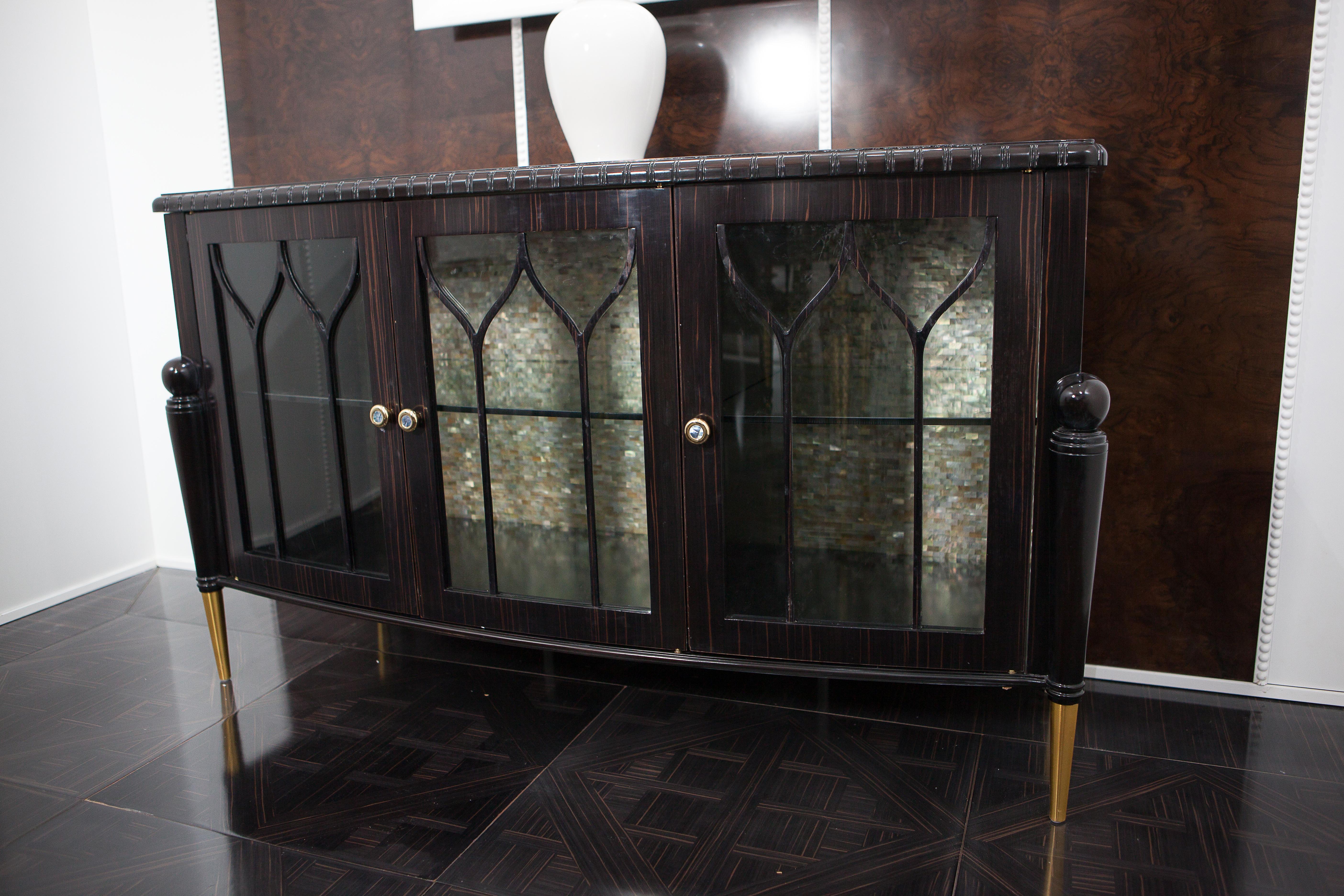 Neoclassico Vetrina bassa neoclassica in Wood Wood con decorazione interna a mosaico di perle in vendita