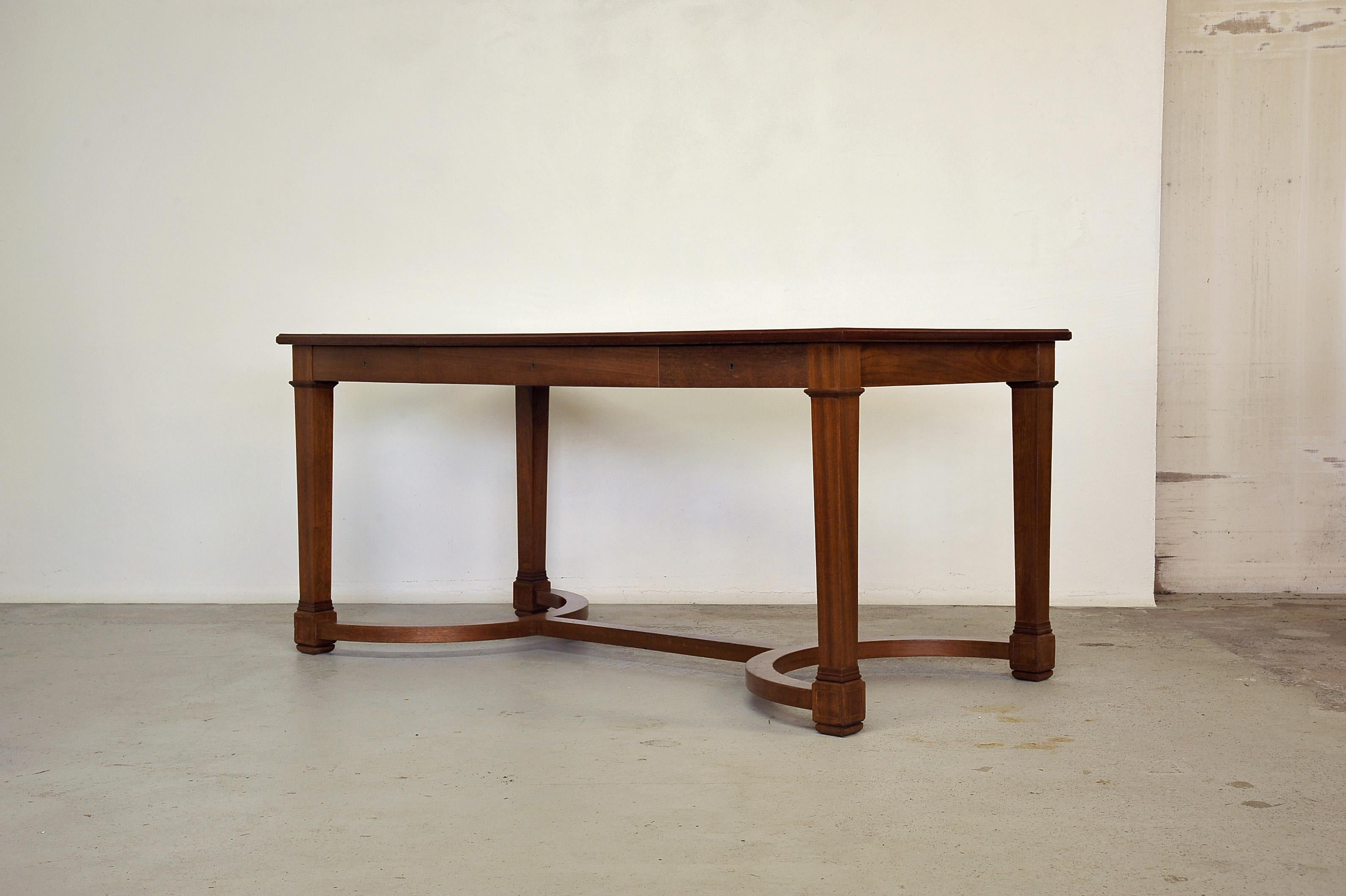 Neoclassical desk in solid mahogany and leather top, solid oak.
Made in France in the 1940s.
In the style of André Arbus and Jacques Adnet.
Very good quality. 

Prestigious provenance. Ask us for details.
 