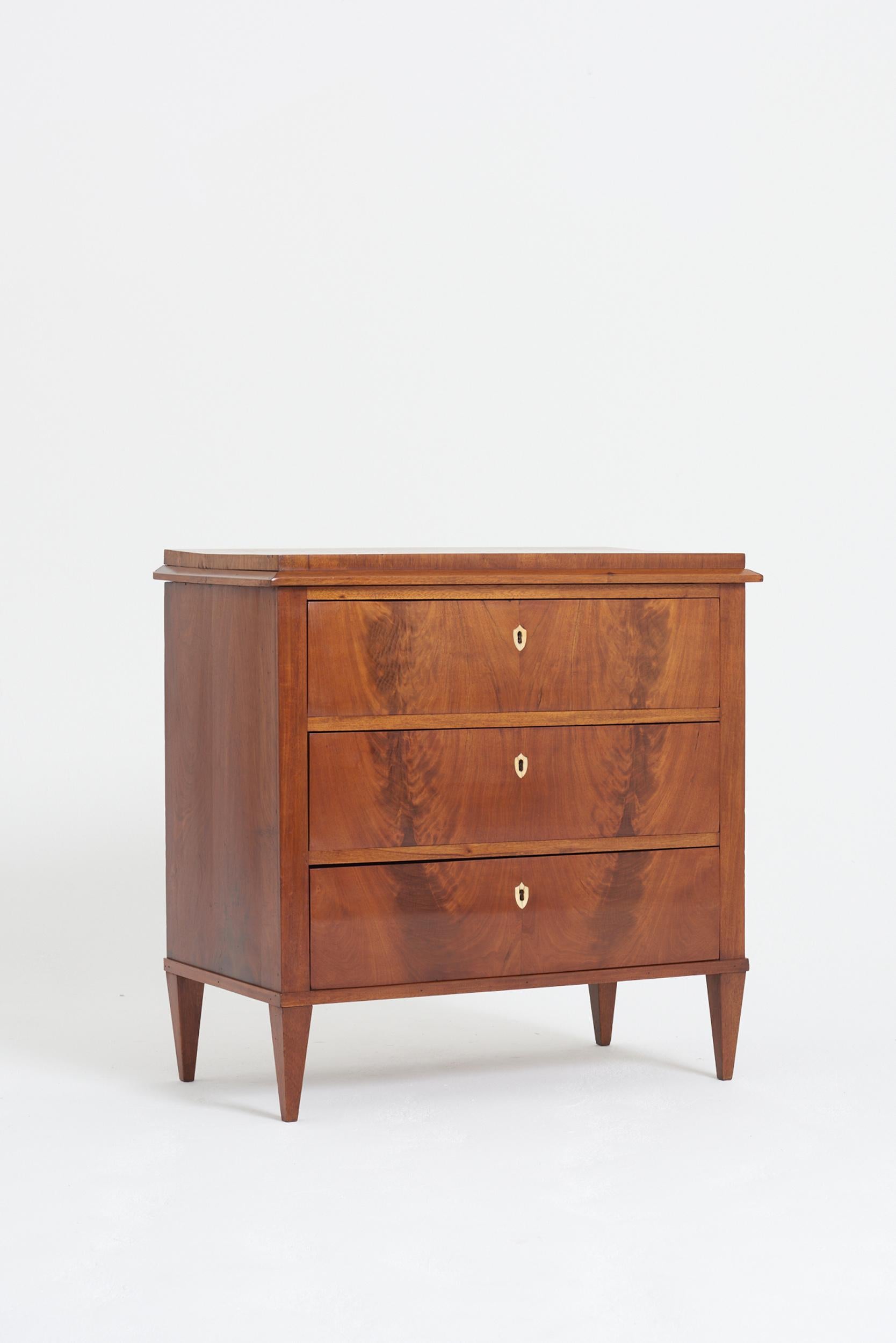 A Neoclassical mahogany chest of drawers, with bone escutcheons.
Sweden, 19th Century
