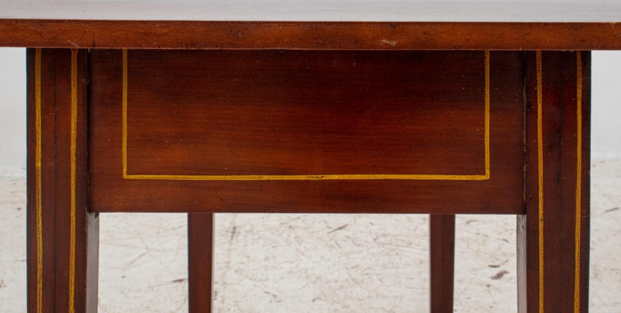 Bois Table console pliante néoclassique en acajou en vente