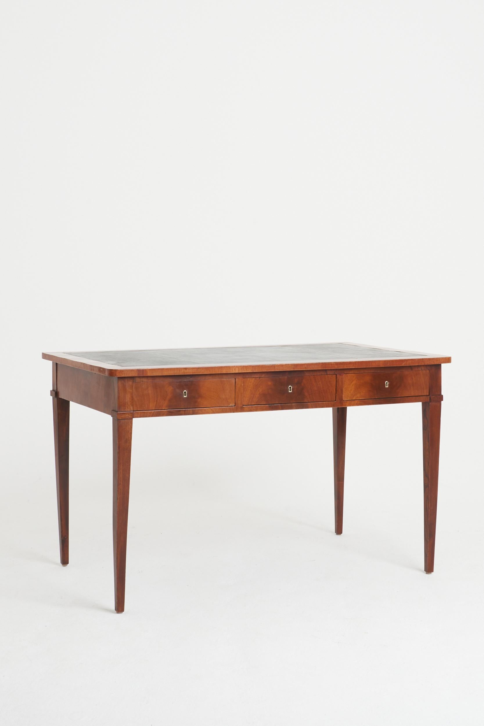 Neoclassical Mahogany Leather Top Desk In Good Condition In London, GB