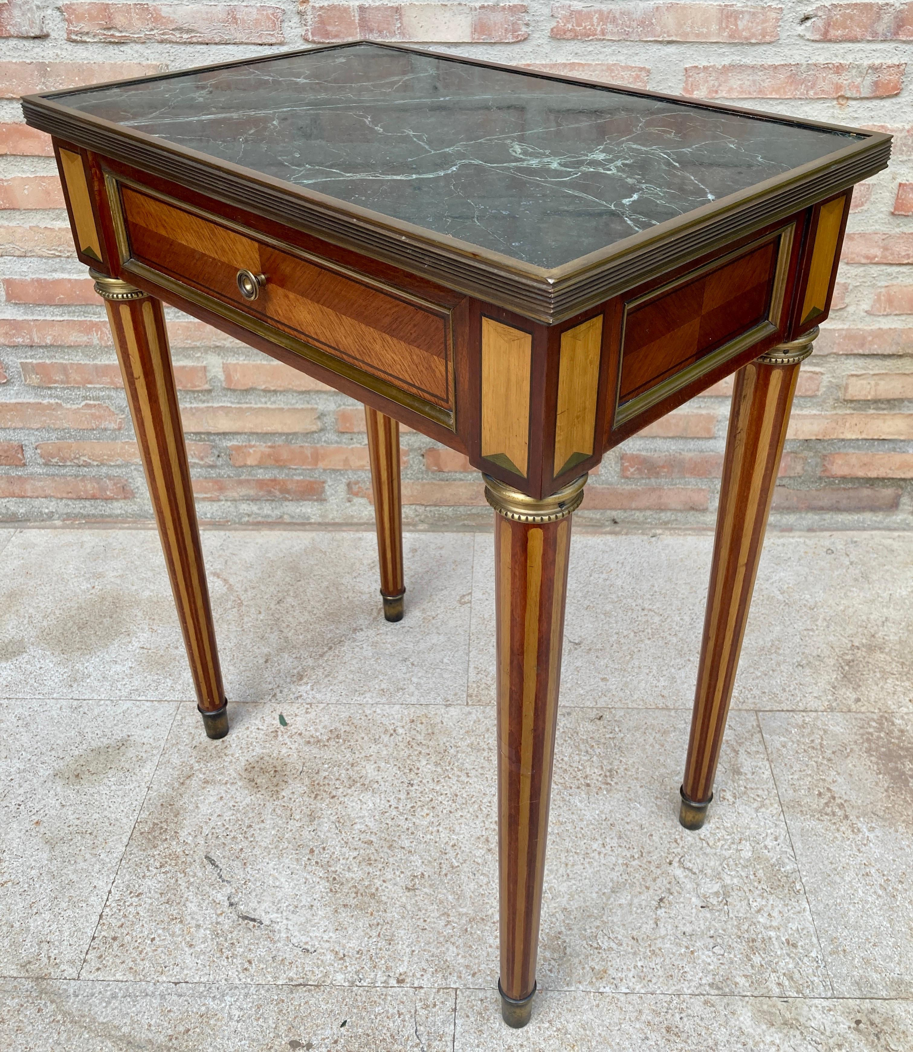 French Neoclassical Mahogany Side Table With Fluted Legs And Green Marble, 1920s For Sale