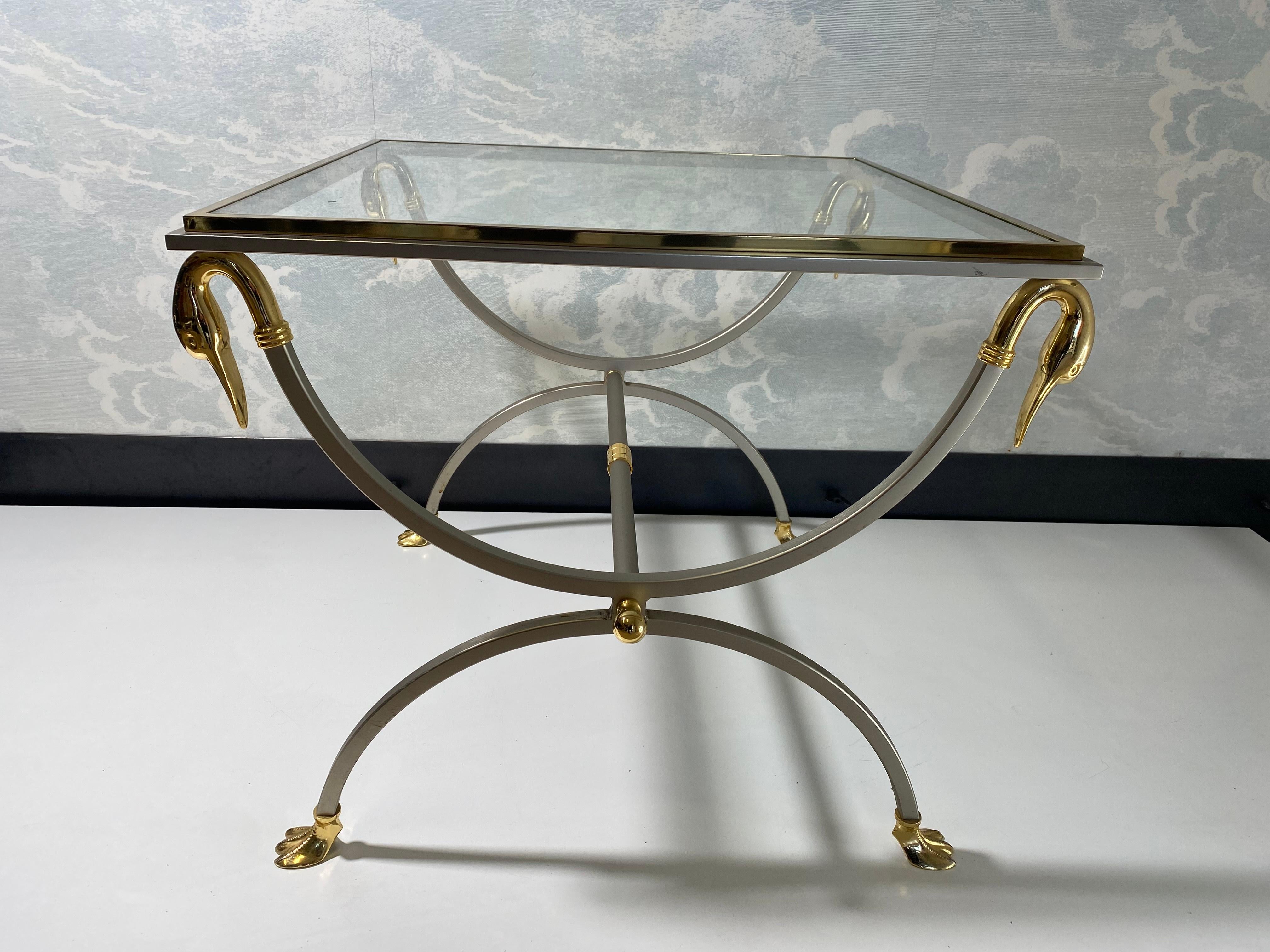 Néoclassique Table d'appoint néoclassique Maison Jansen Curule, France 1970 en vente