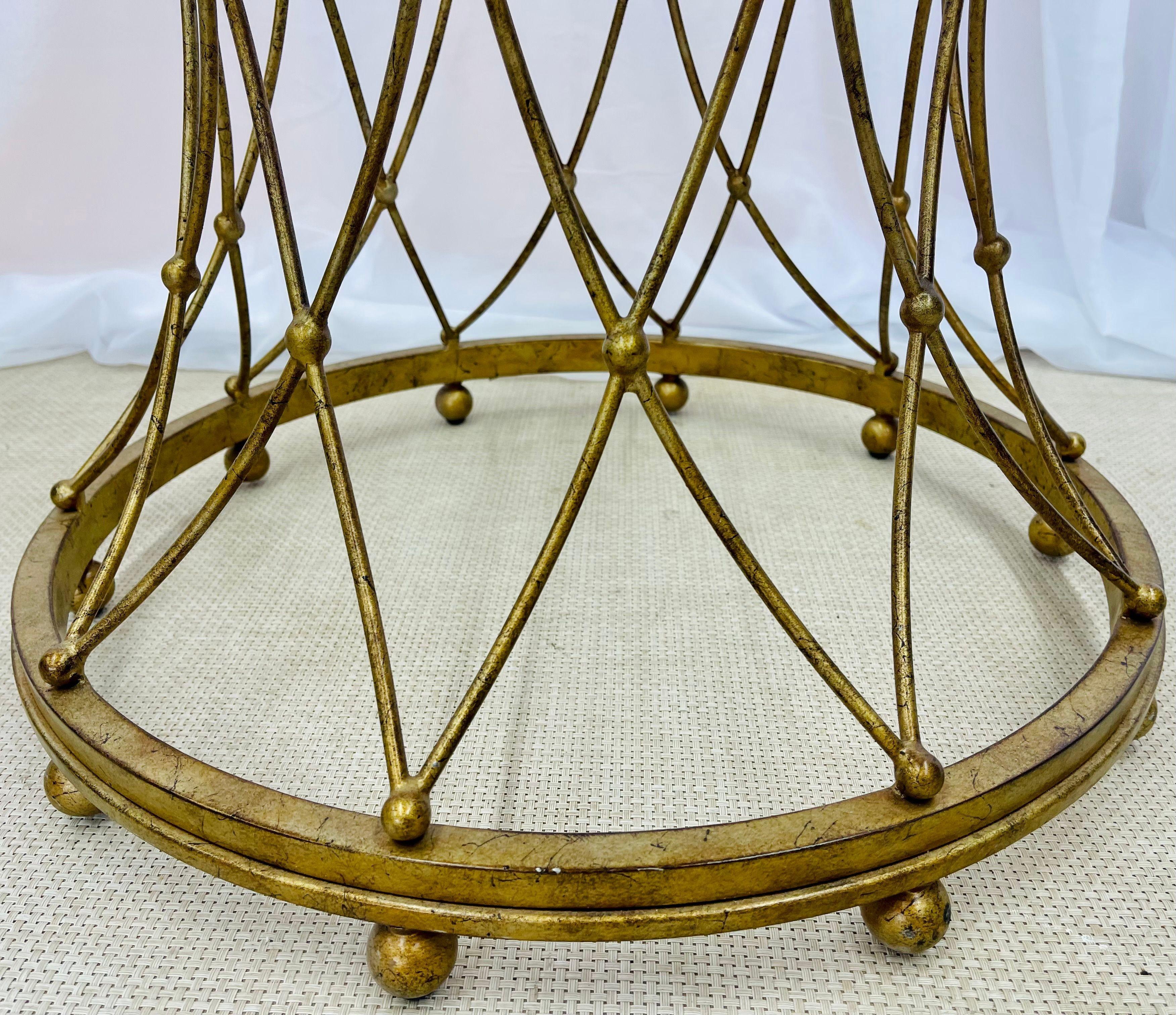 Neoklassischer, runder Couchtisch aus vergoldetem Metall im Maison Jansen-Stil, Beistelltisch im Angebot 4