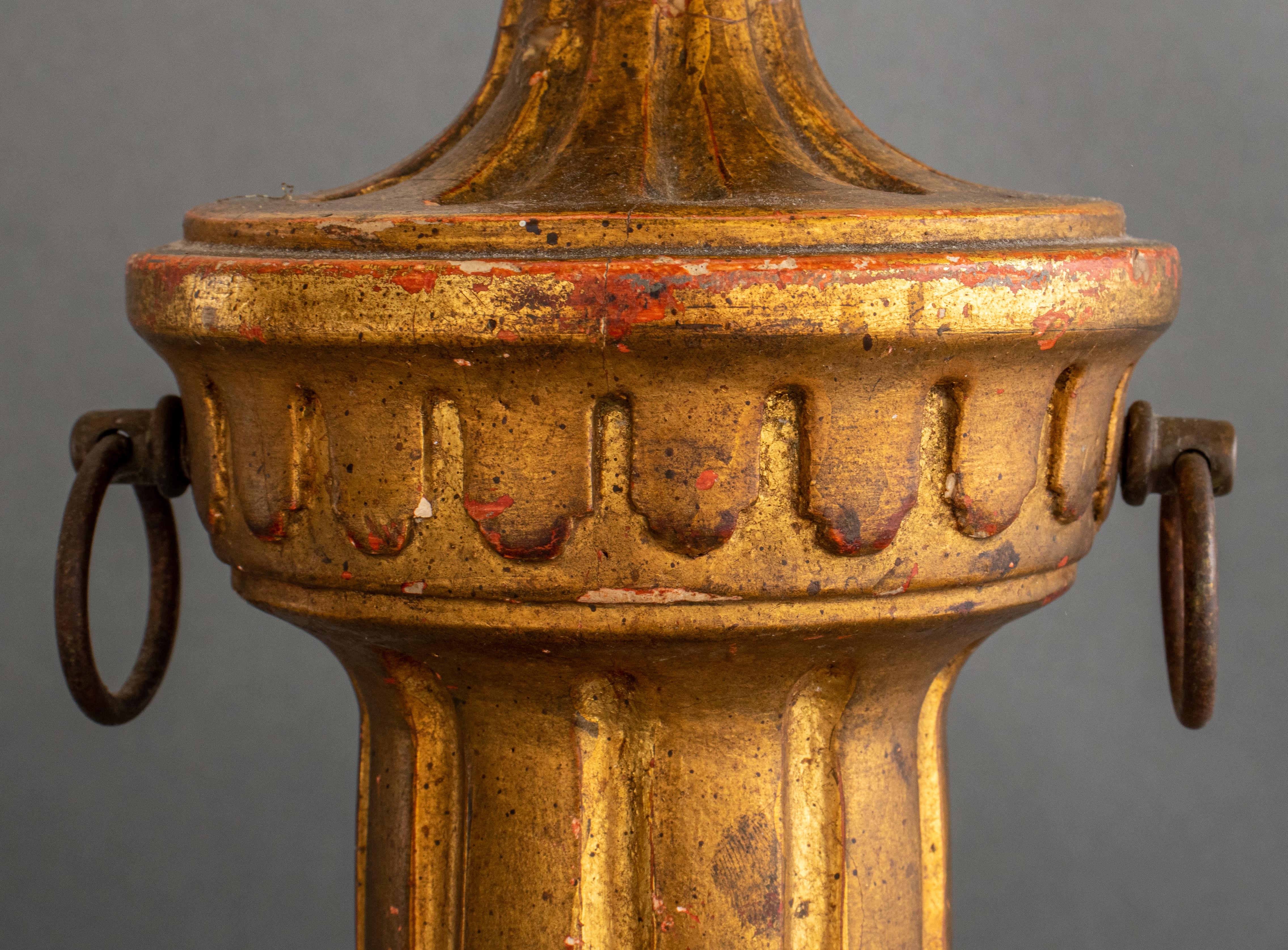Néoclassique Paire de lampes de bureau dorées de style néoclassique en vente