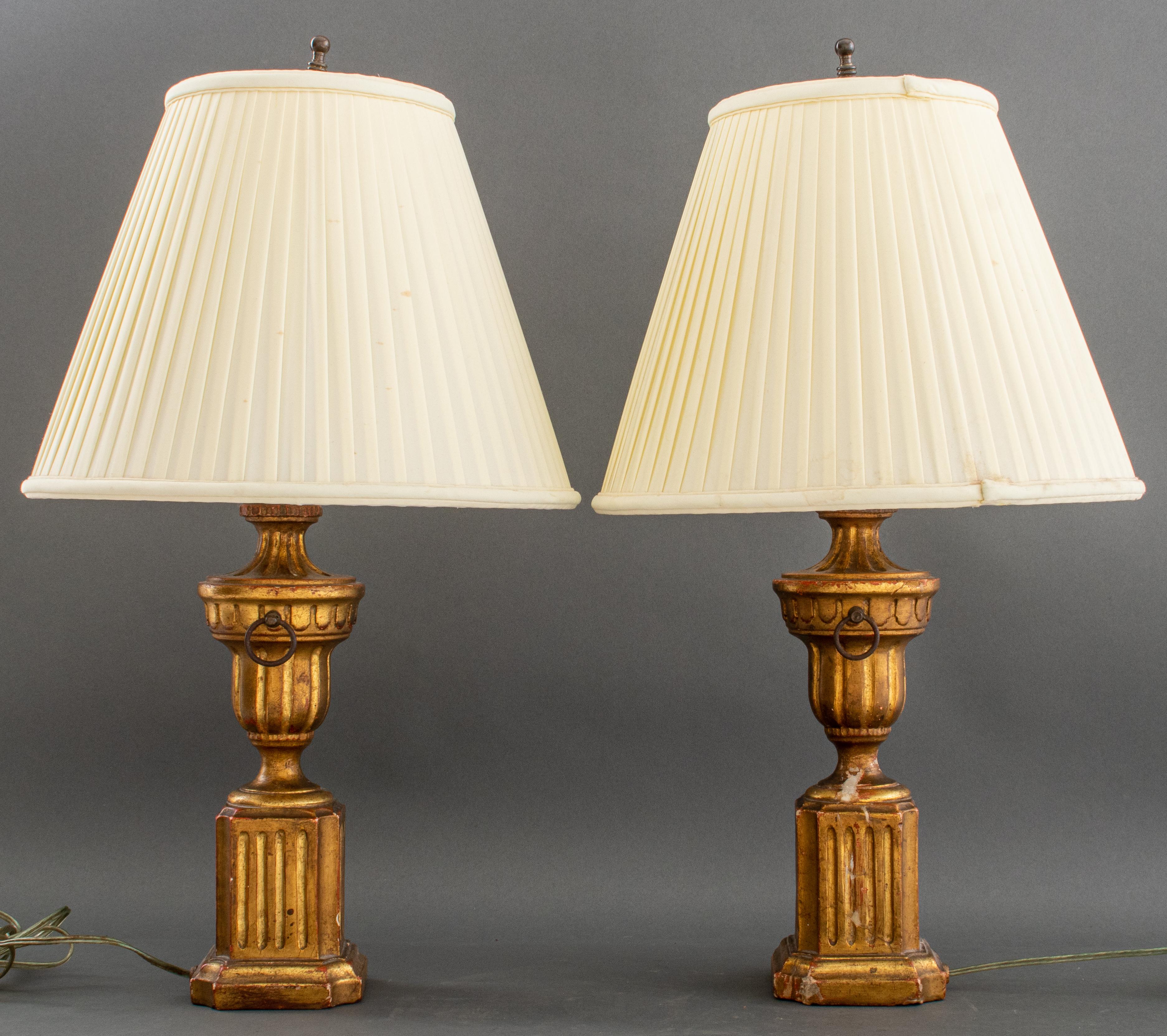 Paire de lampes de bureau dorées de style néoclassique Bon état - En vente à New York, NY