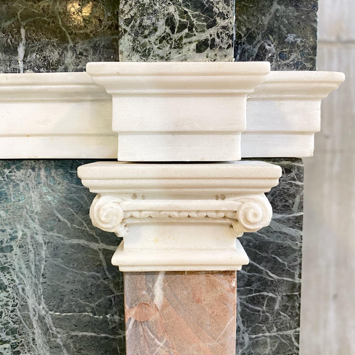 Italiano Modello architettonico neoclassico di un tempio in marmo in vendita