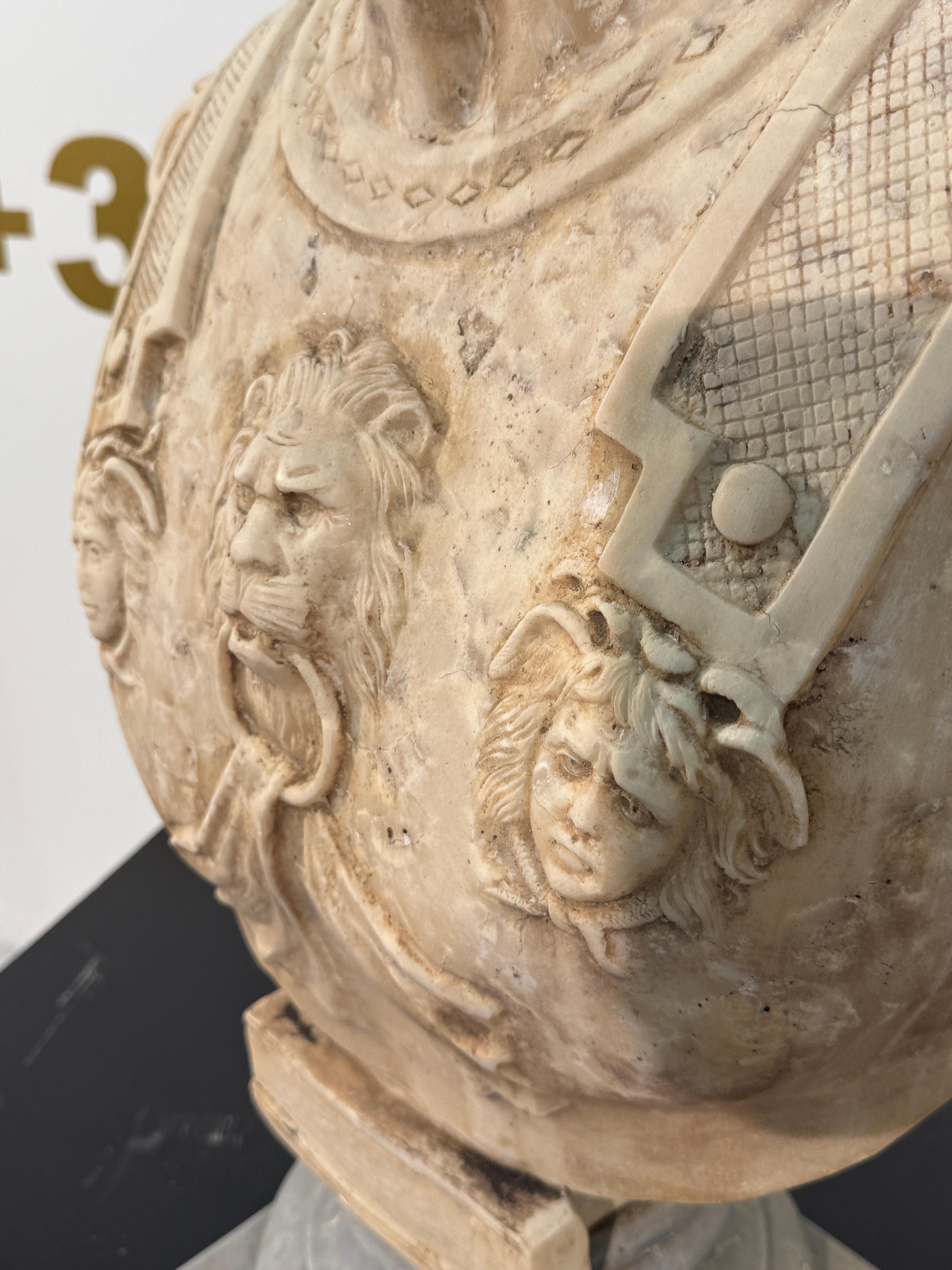 italien Buste en marbre néoclassique d'un général romain en vente