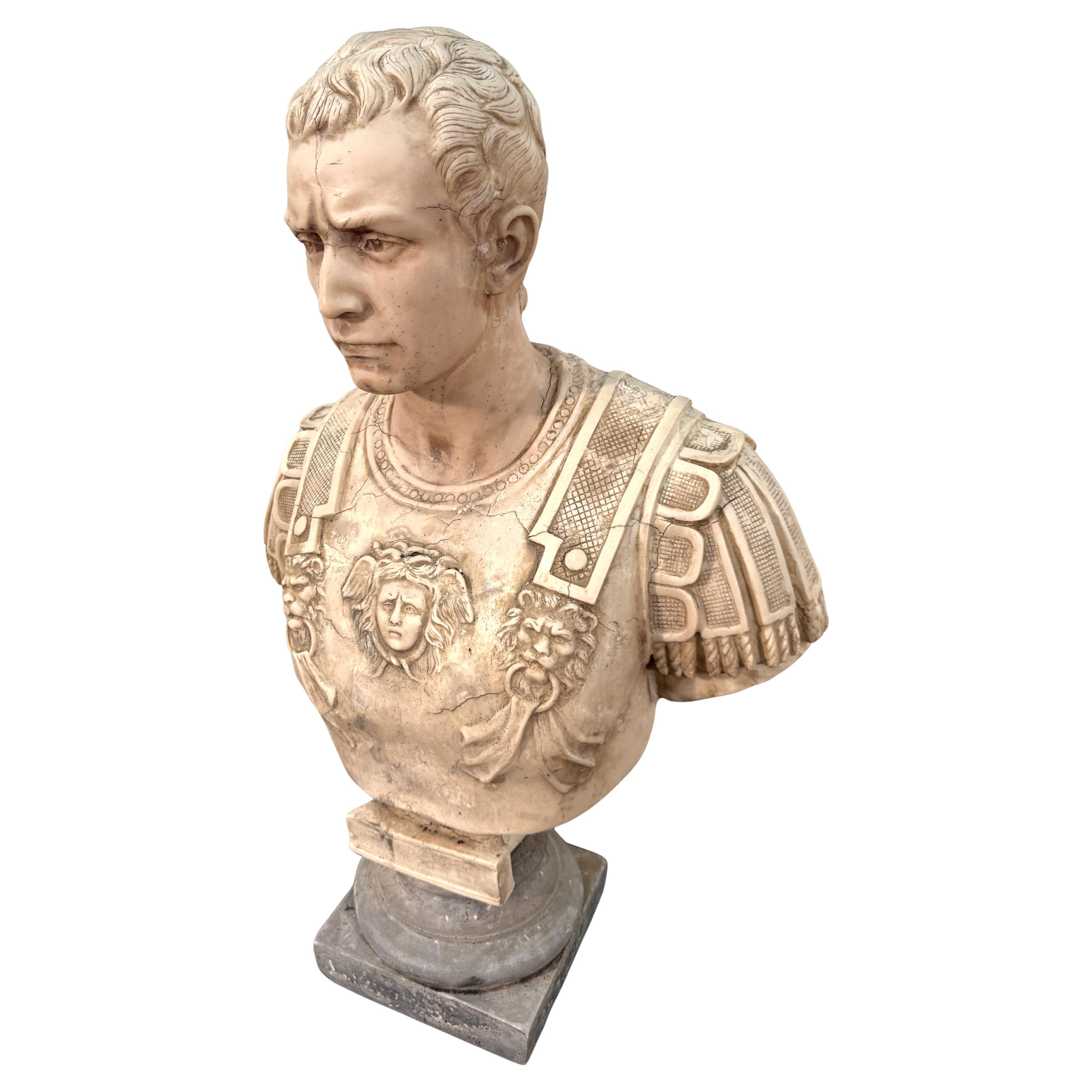 Busto neoclassico in marmo di un generale romano in vendita