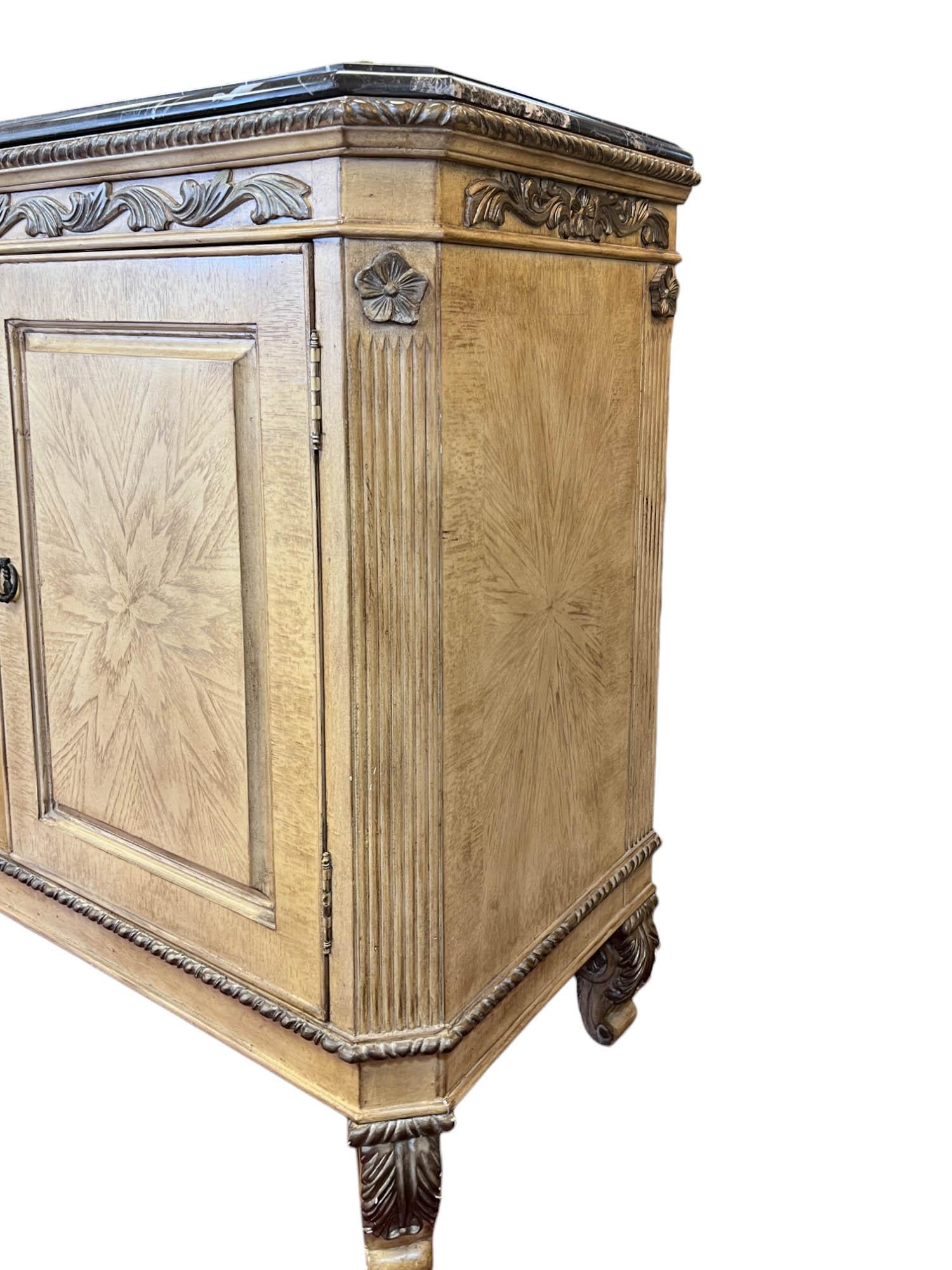 Enfilade néoclassique avec placage Sunburst en vente 5