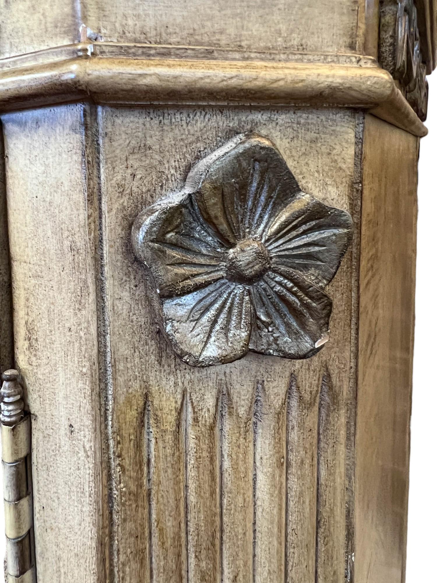 Enfilade néoclassique avec placage Sunburst en vente 6