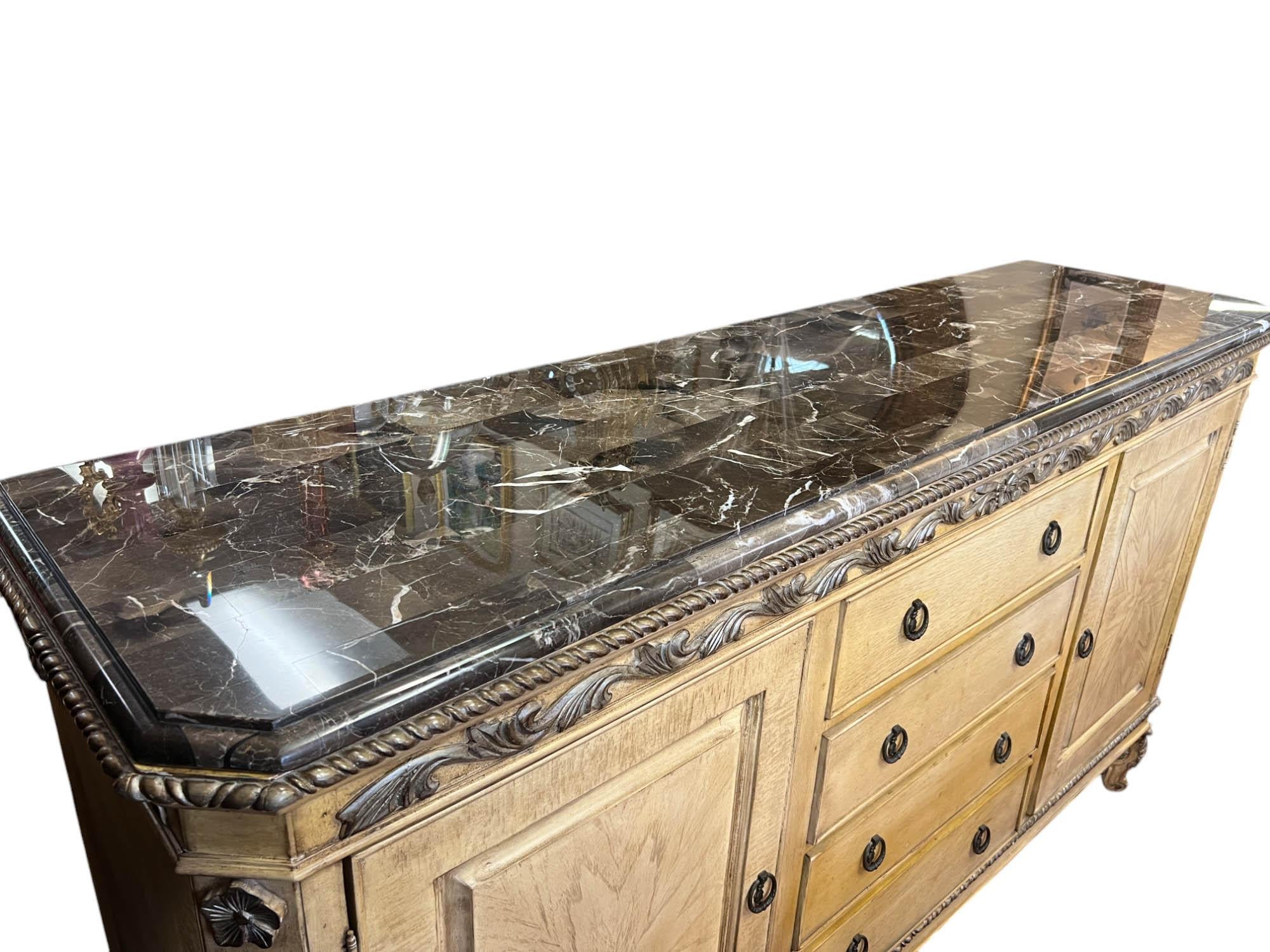 Américain Enfilade néoclassique avec placage Sunburst en vente