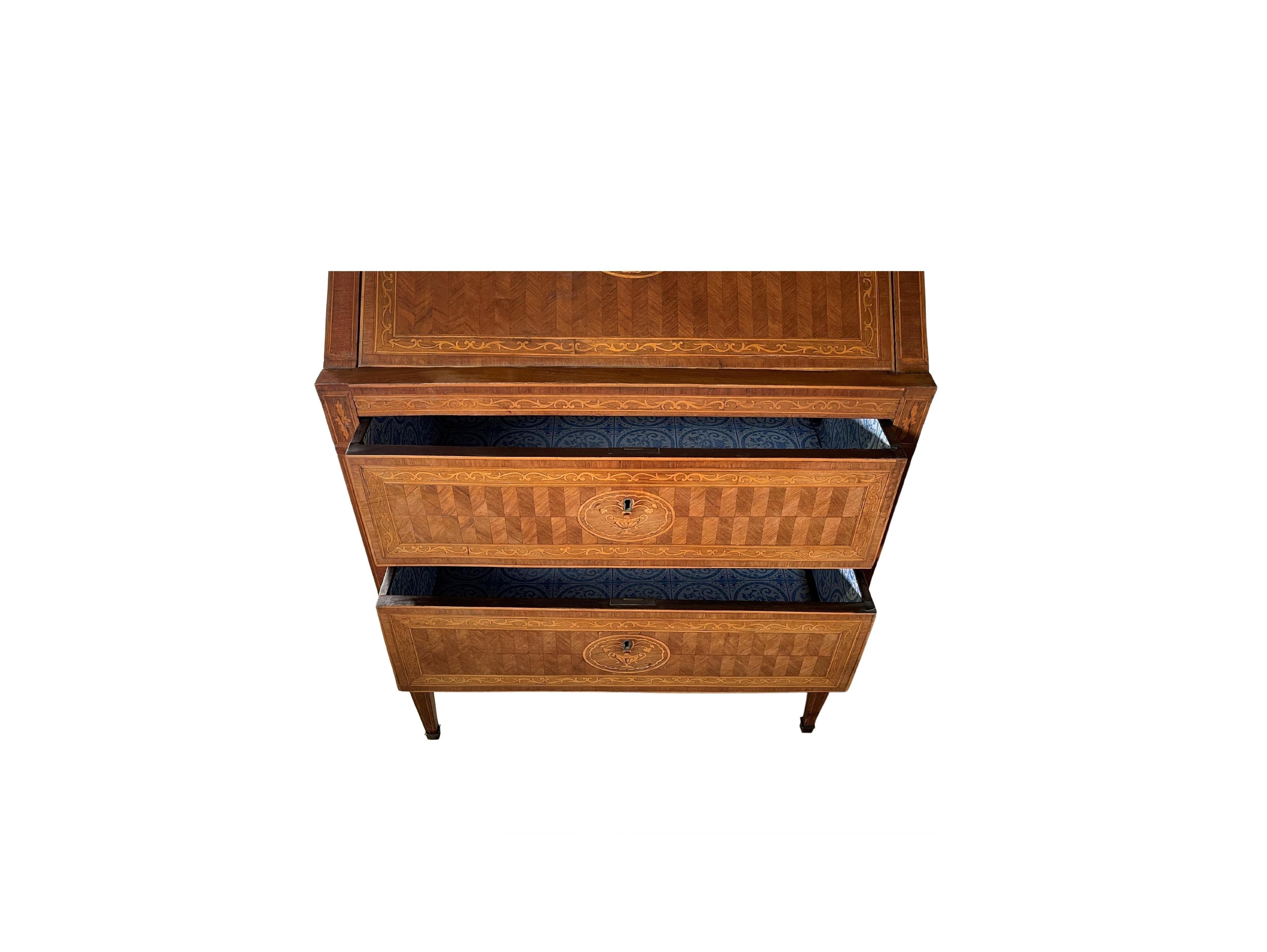 Bureau De Dame neoclassico intarsiato nello stile di Giuseppe Maggiolini, Italia in vendita 2