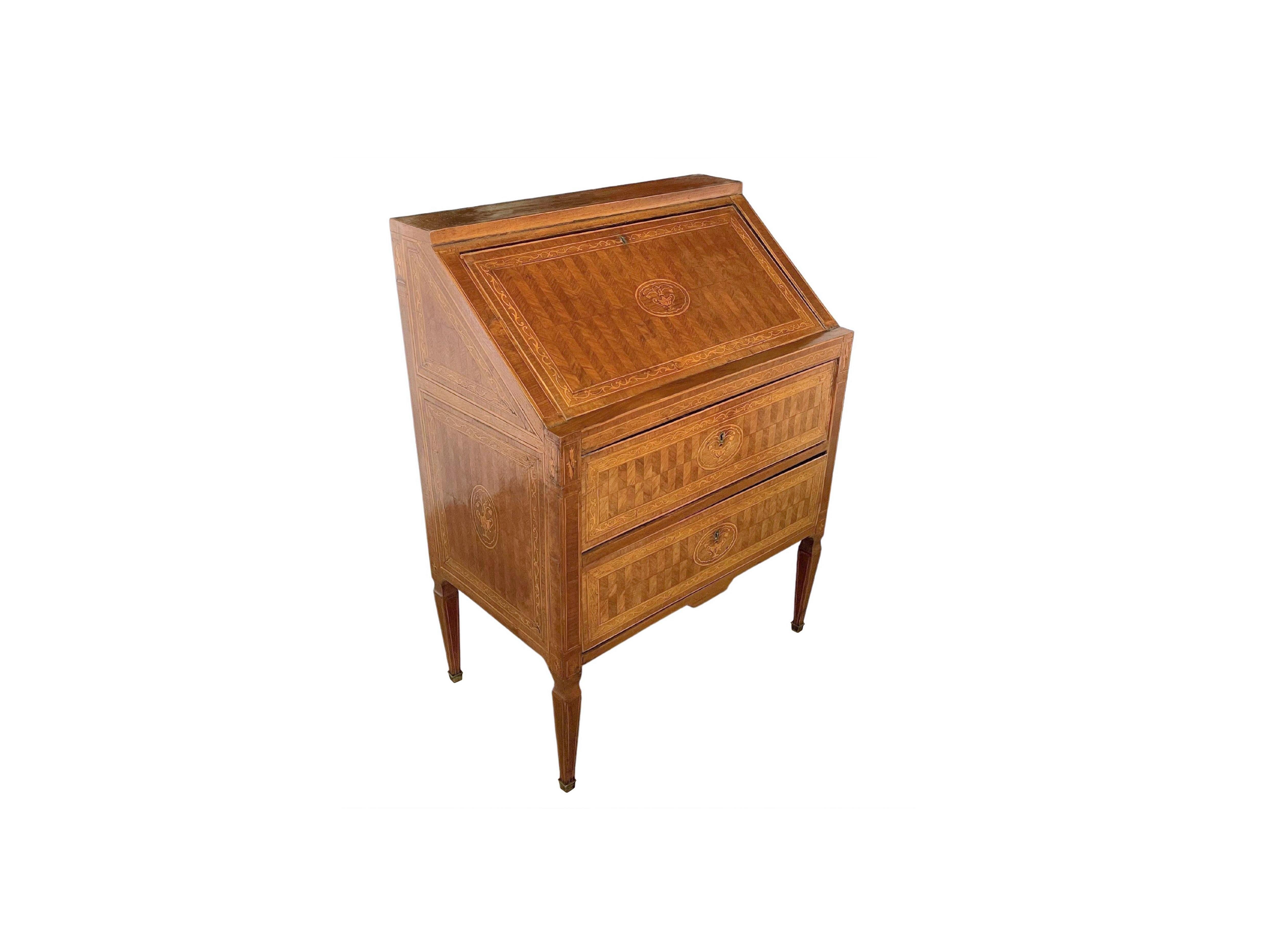 Neoclassico Bureau De Dame neoclassico intarsiato nello stile di Giuseppe Maggiolini, Italia in vendita