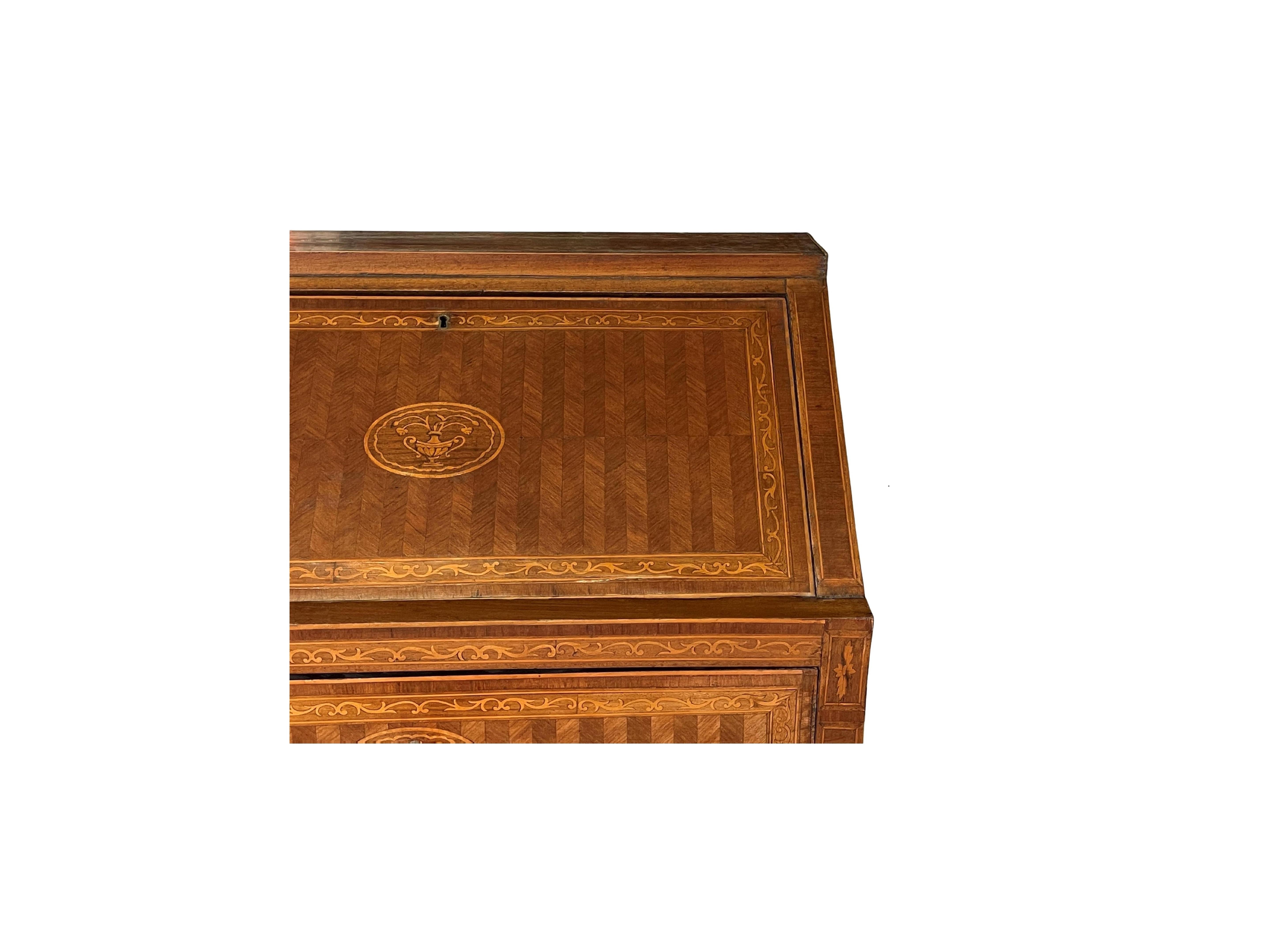 Bureau De Dame neoclassico intarsiato nello stile di Giuseppe Maggiolini, Italia In condizioni buone in vendita a Dallas, TX