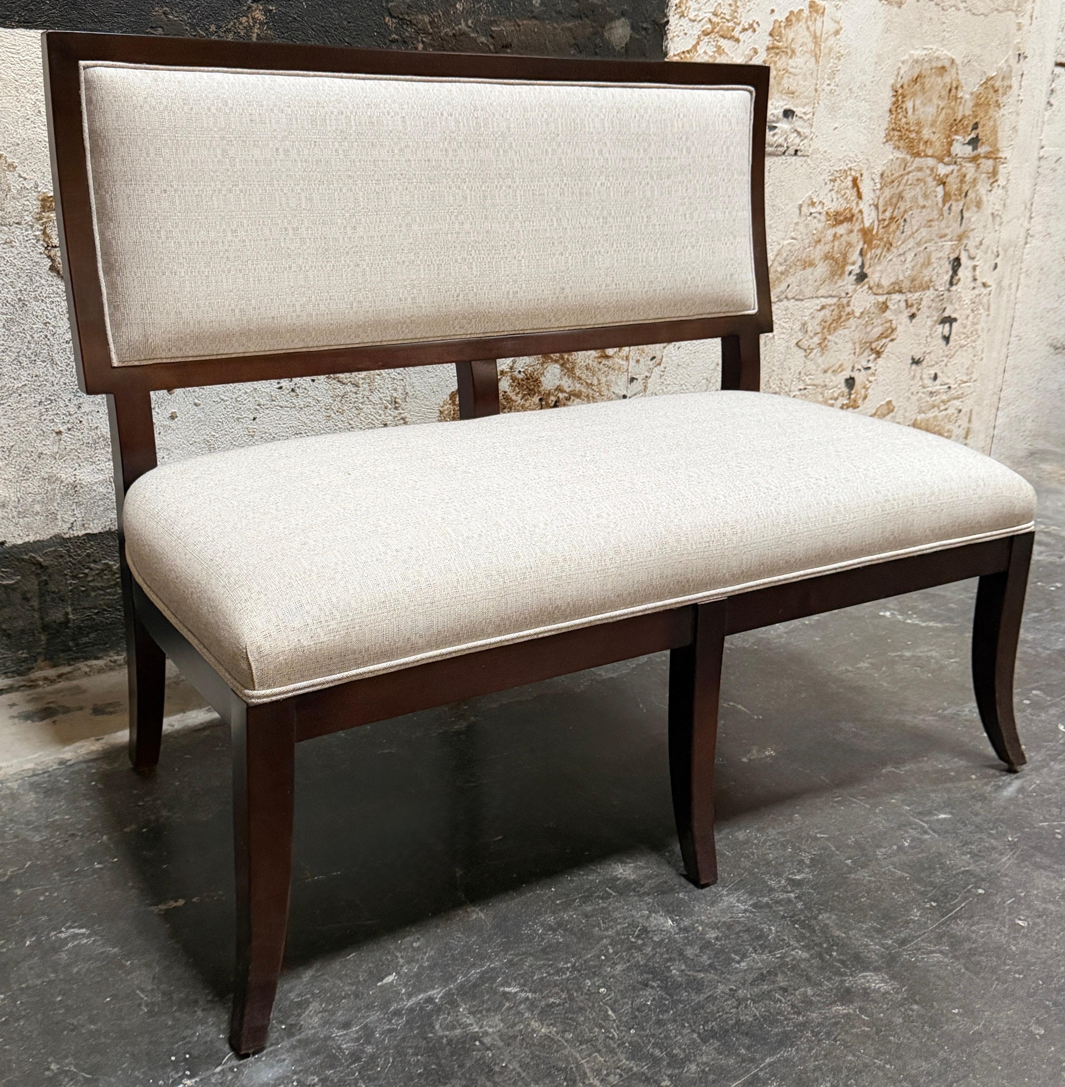 Neoclassico Banquette da pranzo in stile neoclassico moderno Klismos di Björk Studio in vendita