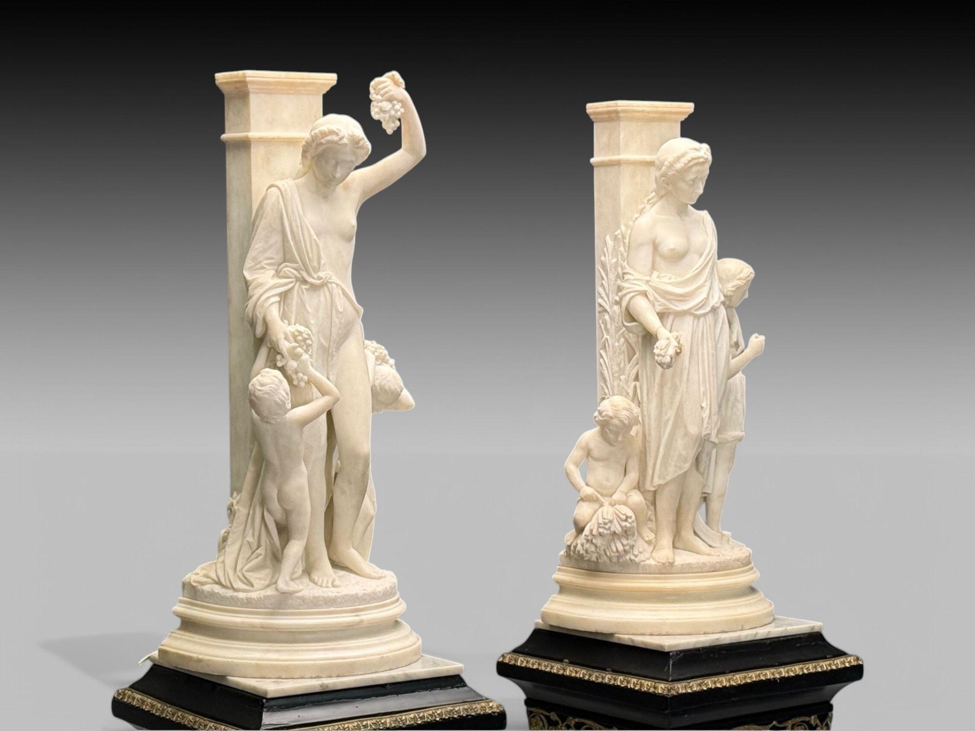 Début du 20ème siècle Néoclassique, Mère et enfants, sculptures en marbre, Italie, années 1920 en vente