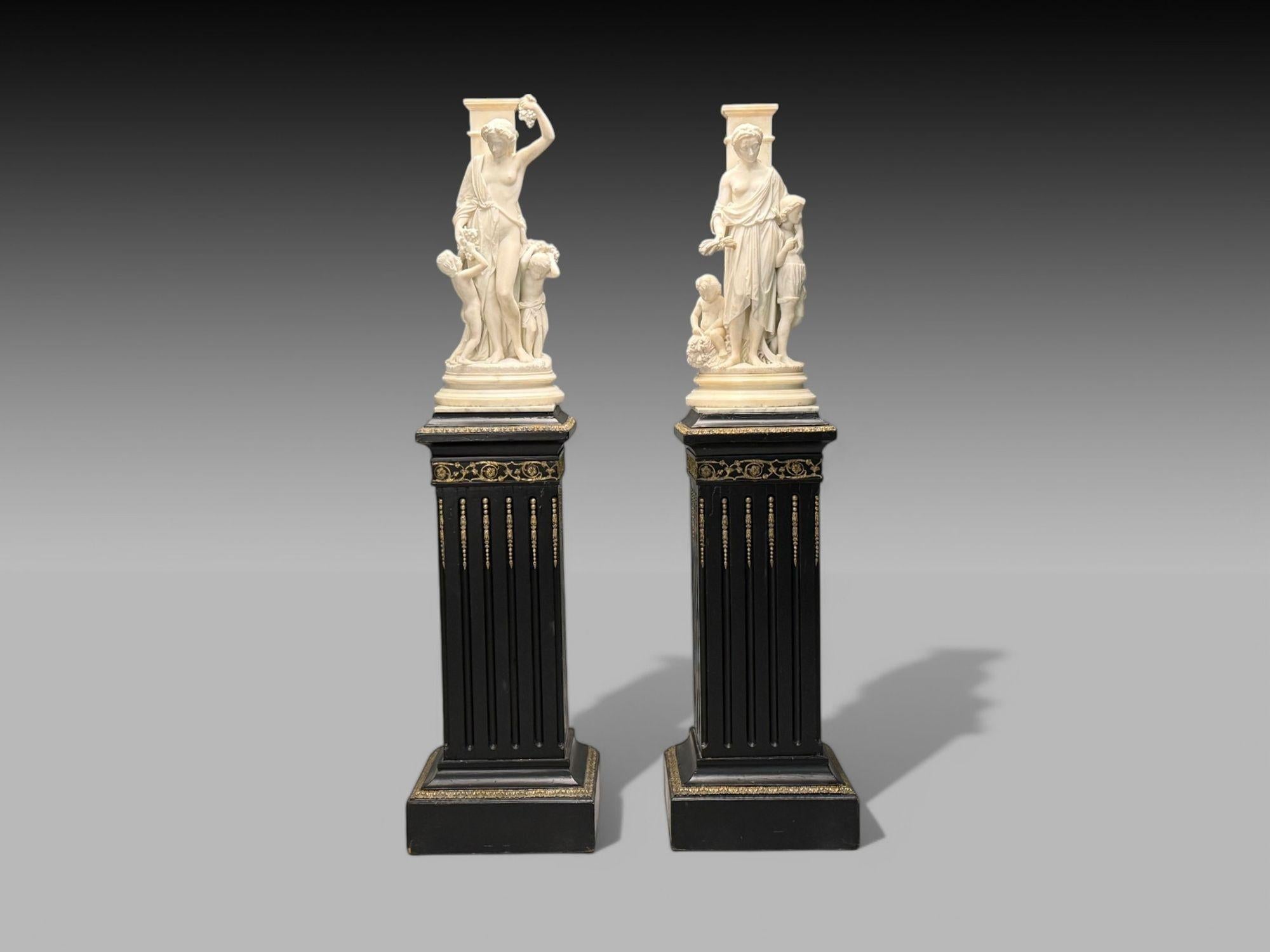 Marbre Néoclassique, Mère et enfants, sculptures en marbre, Italie, années 1920 en vente