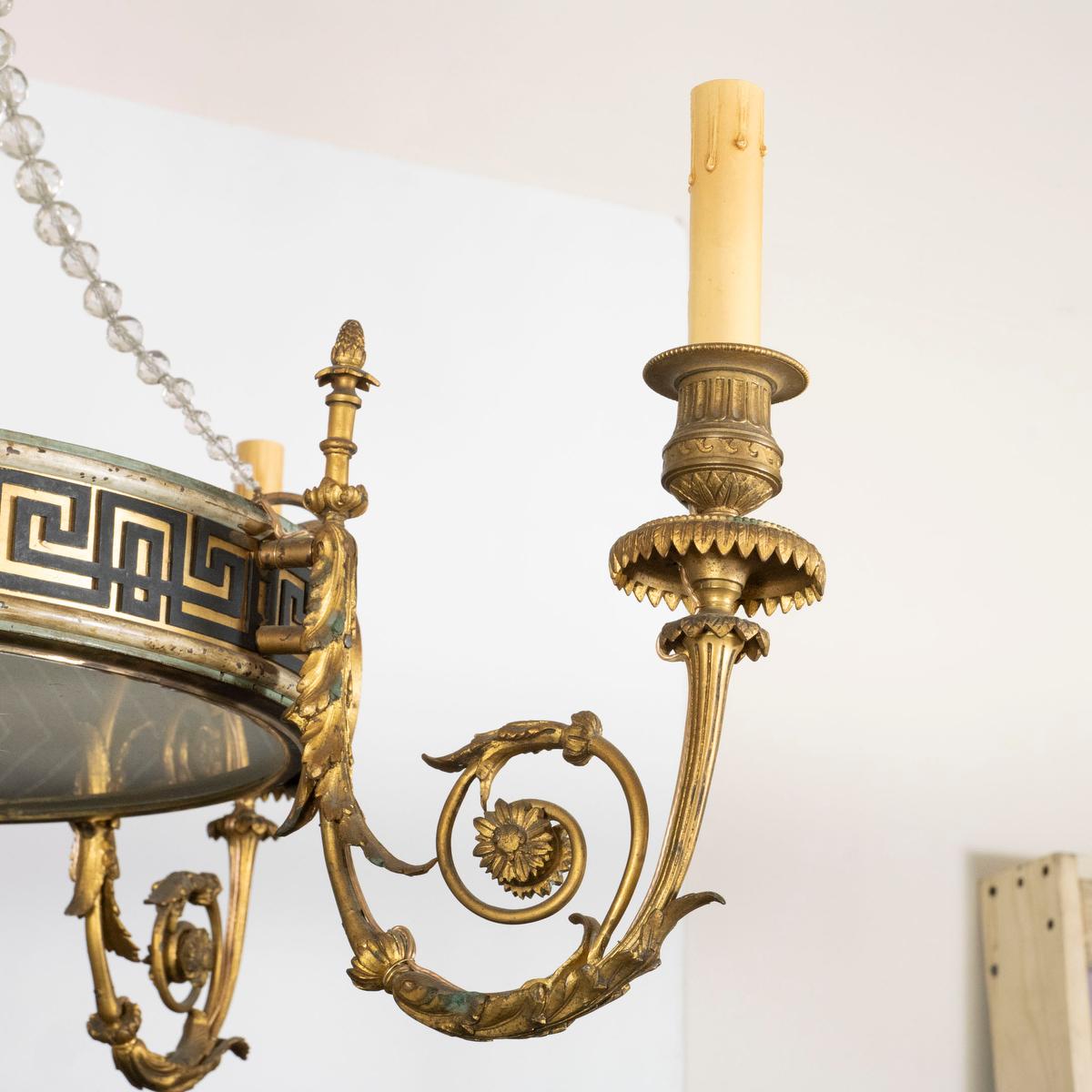 Verre Lustre à motifs néoclassiques en vente