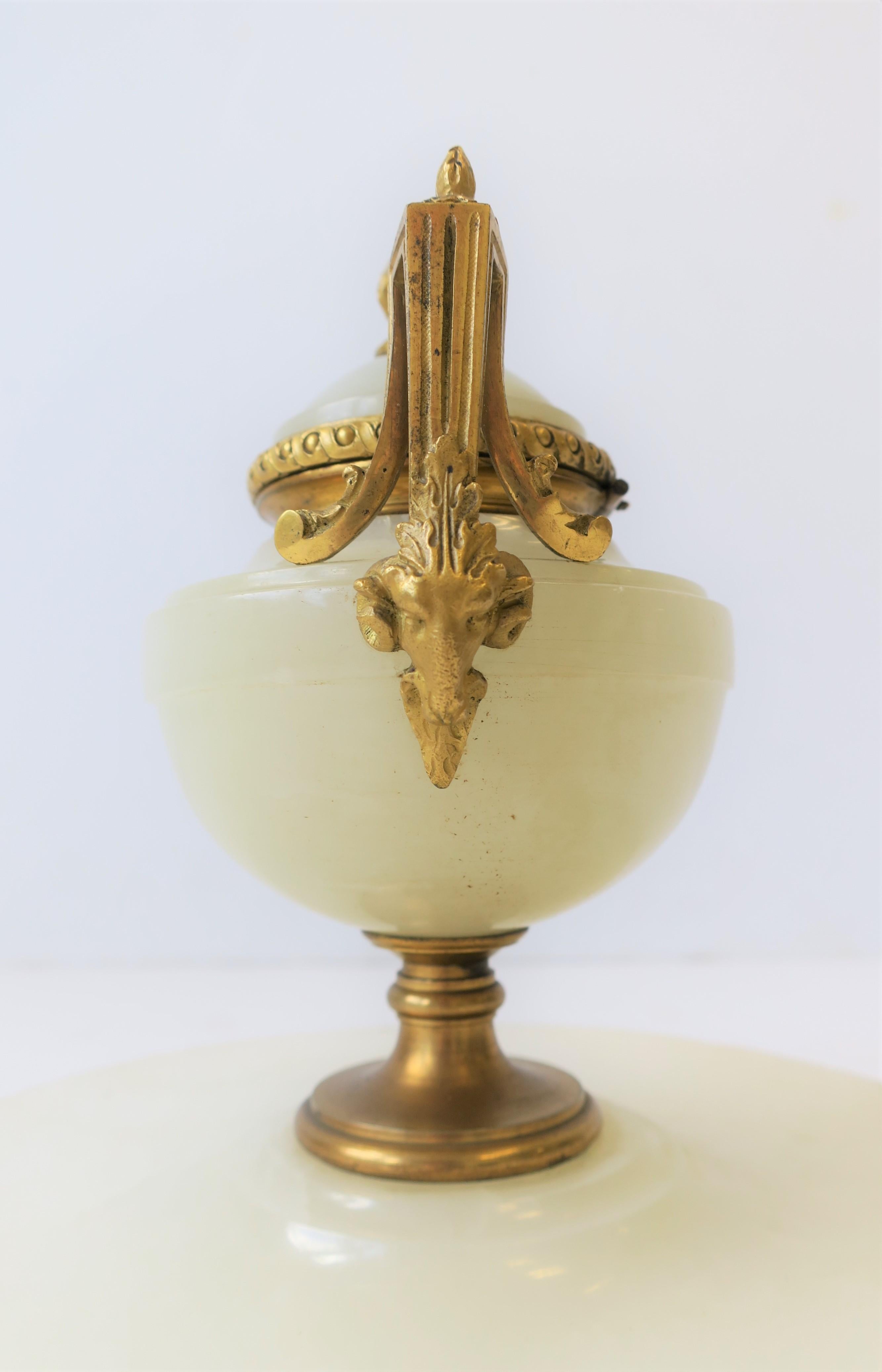 Onyx Marble Gold Gilt Bronze Inkwell In Good Condition For Sale In New York, NY