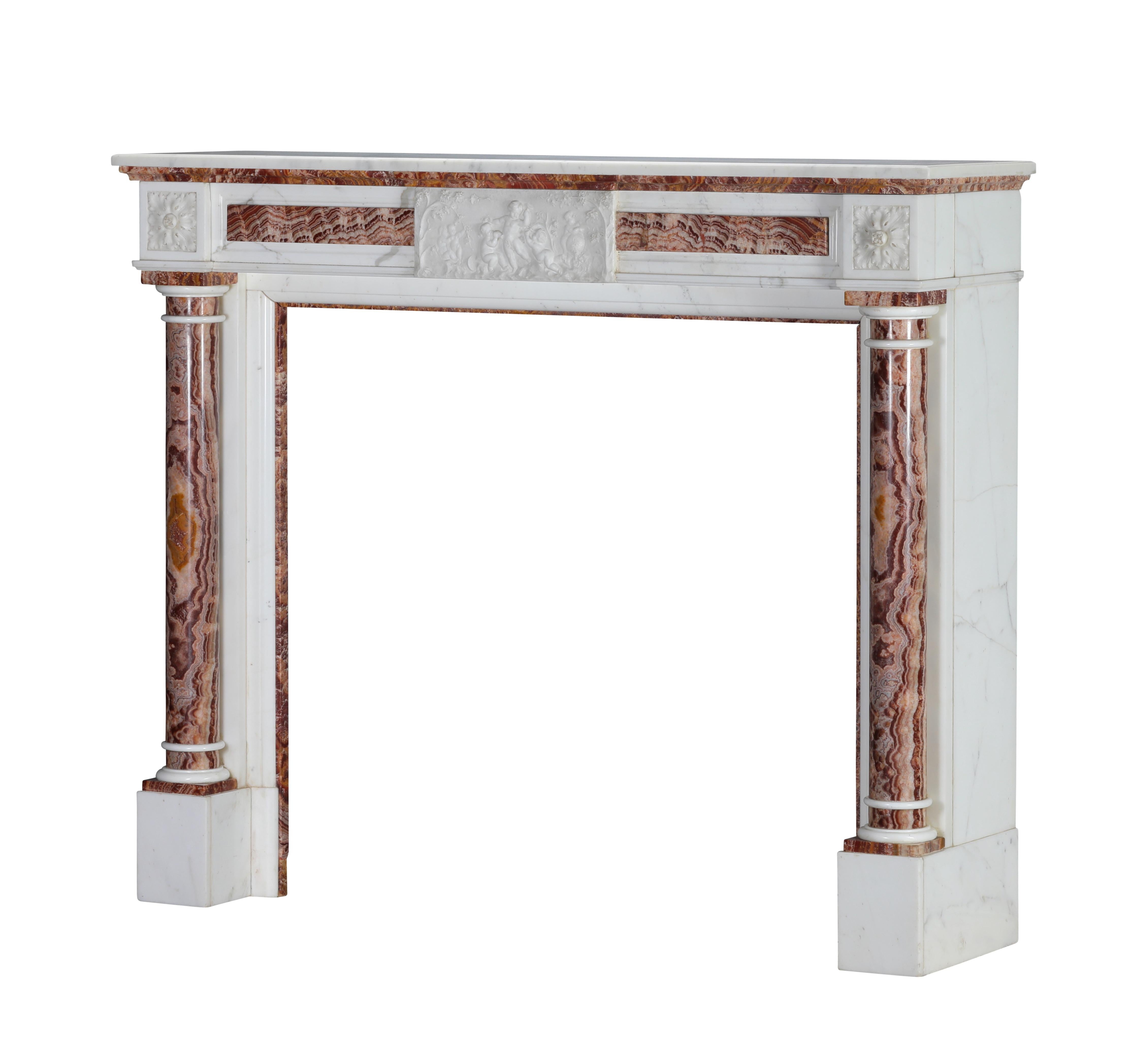 Entourage de cheminée néoclassique en onyx et marbre blanc pour décoration intérieure de luxe en vente 2