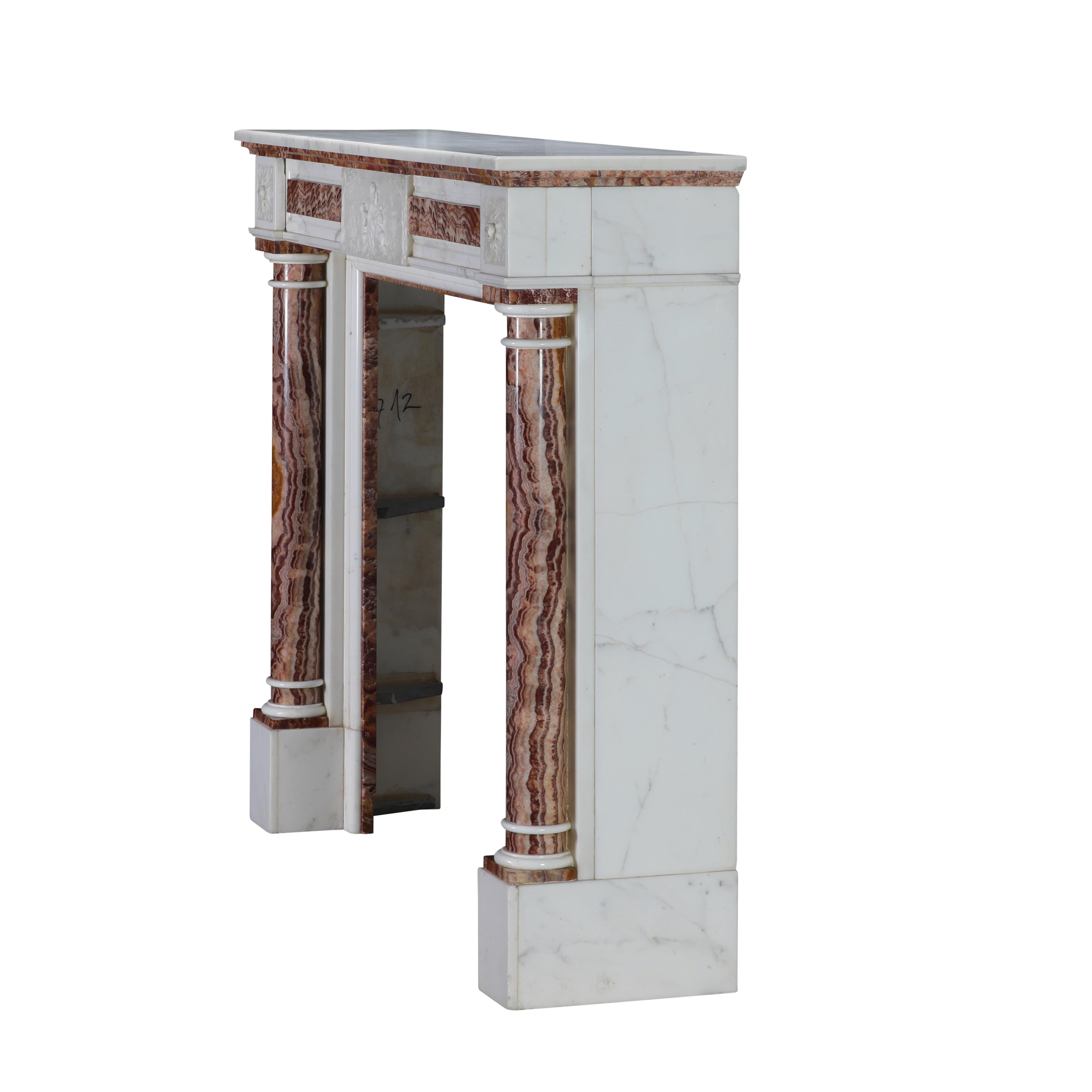 Entourage de cheminée néoclassique en onyx et marbre blanc pour décoration intérieure de luxe en vente 4