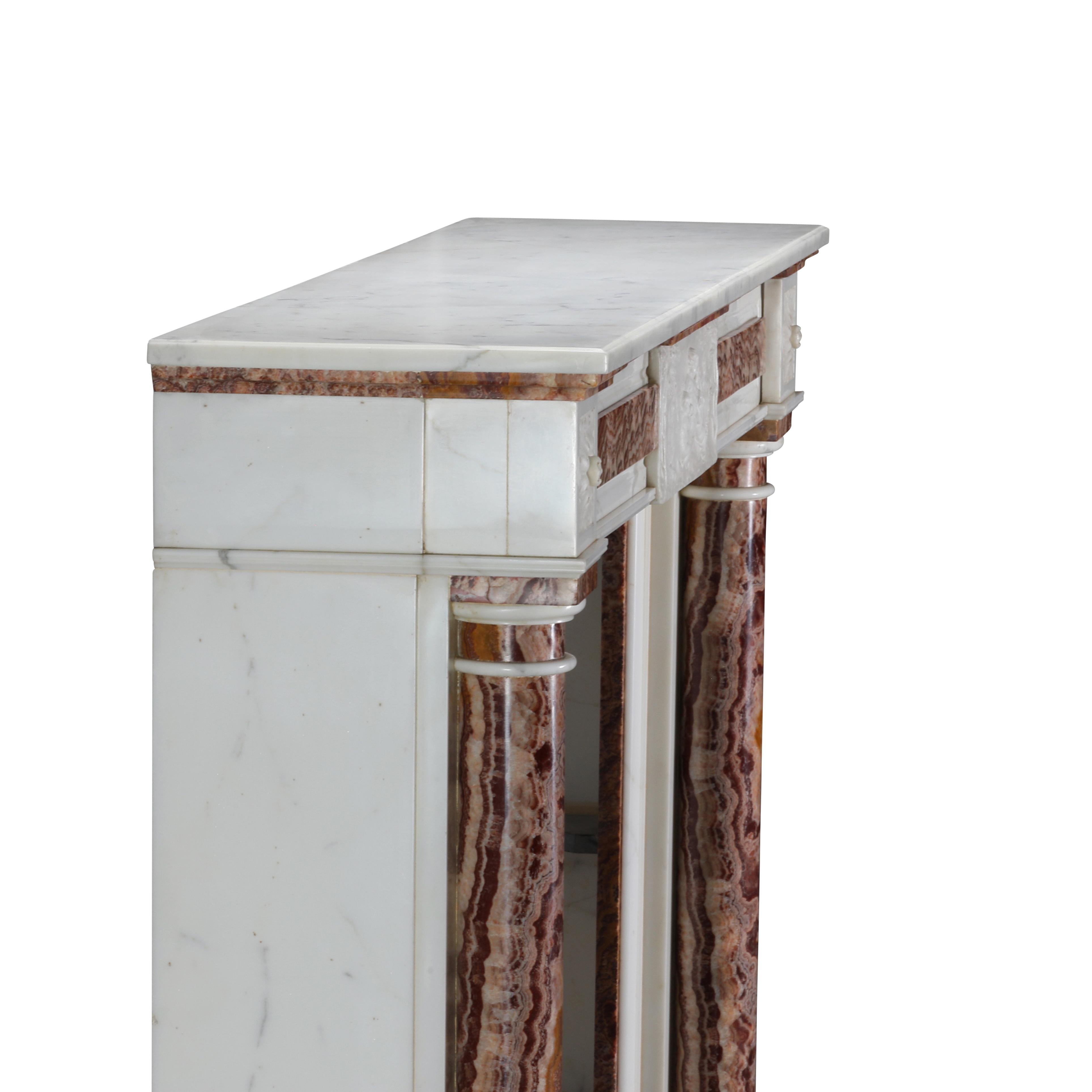 Entourage de cheminée néoclassique en onyx et marbre blanc pour décoration intérieure de luxe en vente 10