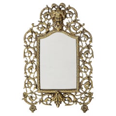 Miroir néoclassique orné de laiton avec motif de Bacchus