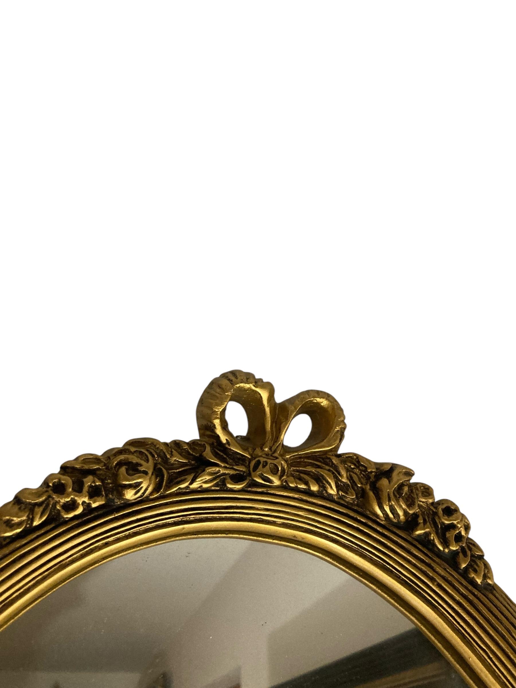 Espejo de pared neoclásico oval dorado en venta 3