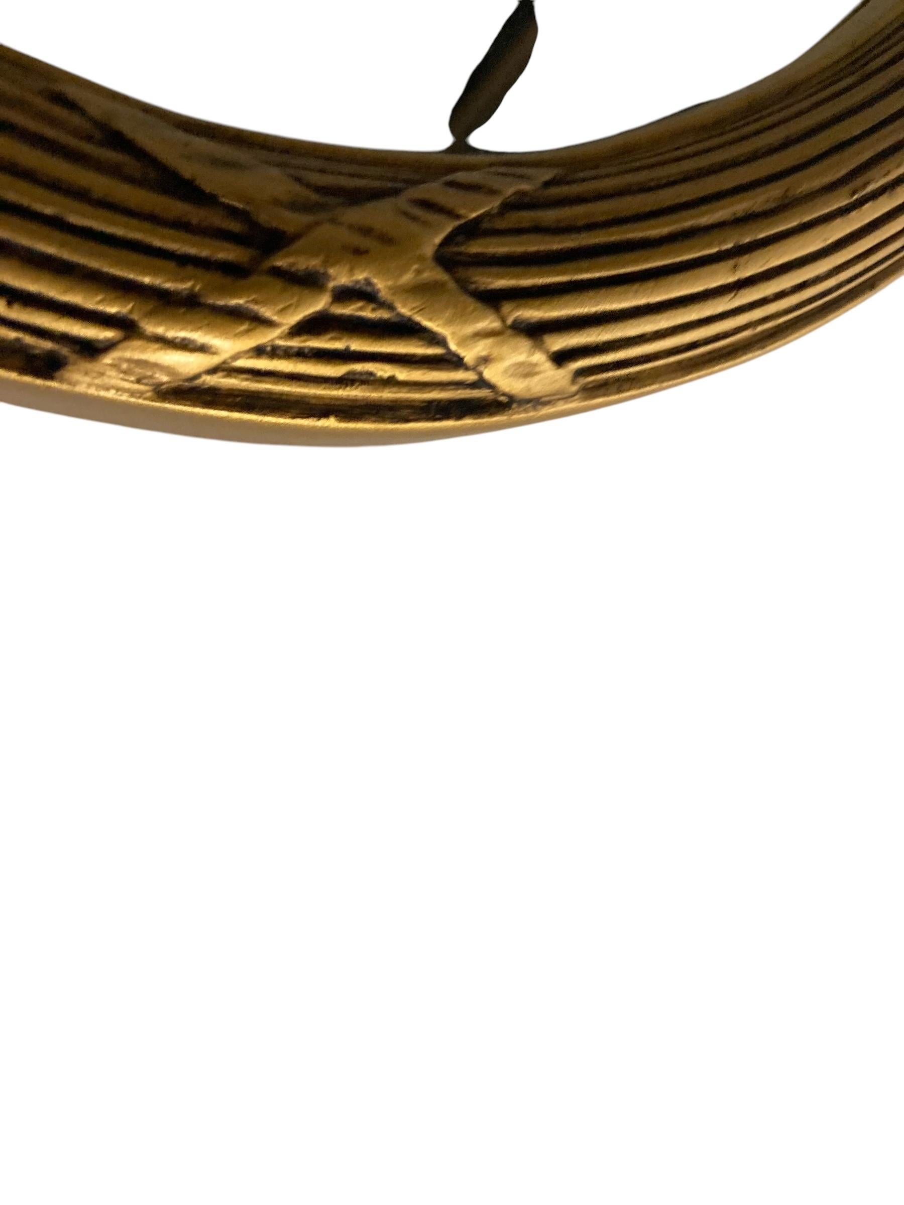 Espejo de pared neoclásico oval dorado en venta 5