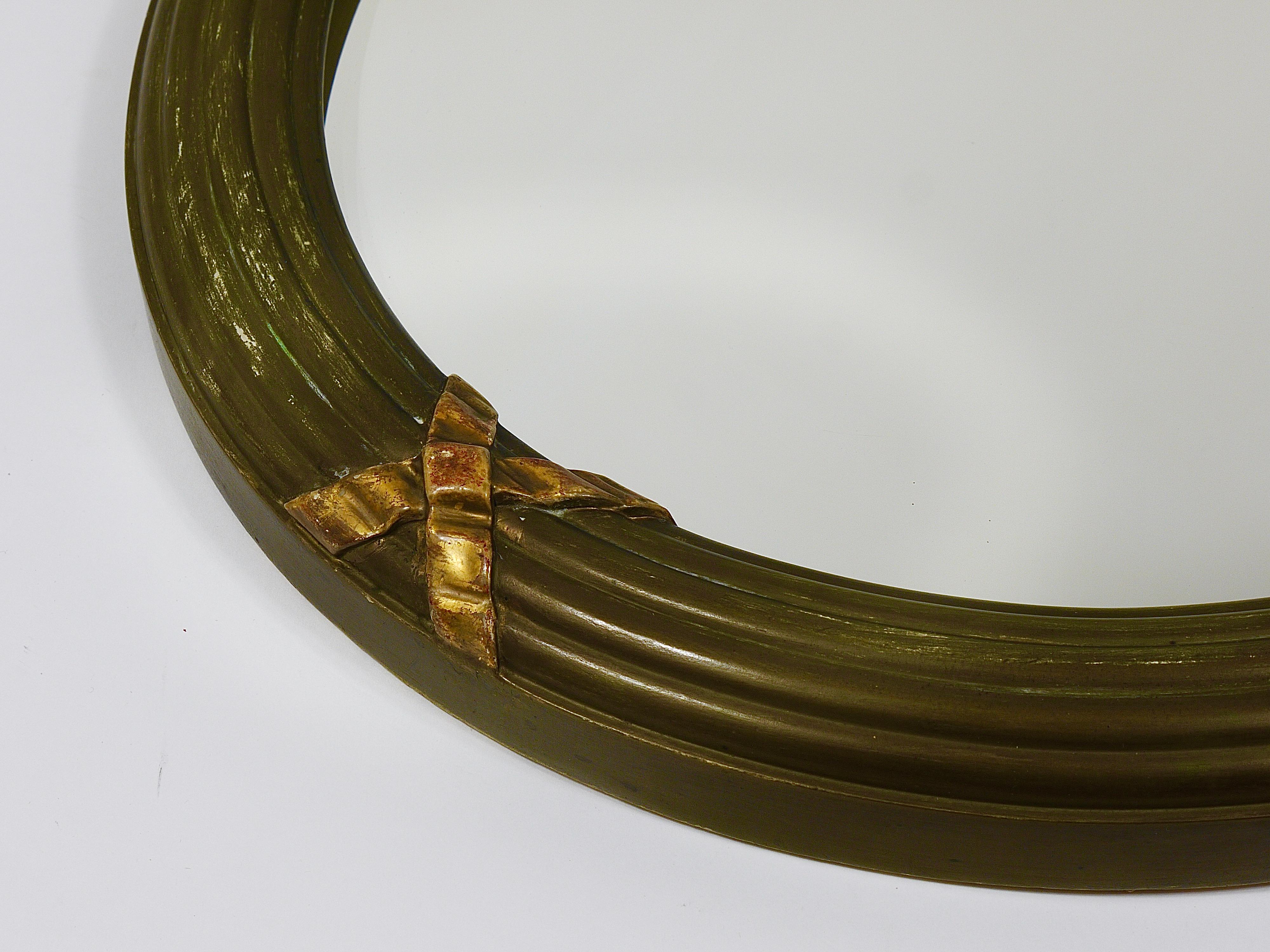 Neoclassical Oval Gilt Wood Gustavian Style Faceted Wall Mirror, Italy, 1900s For Sale 5