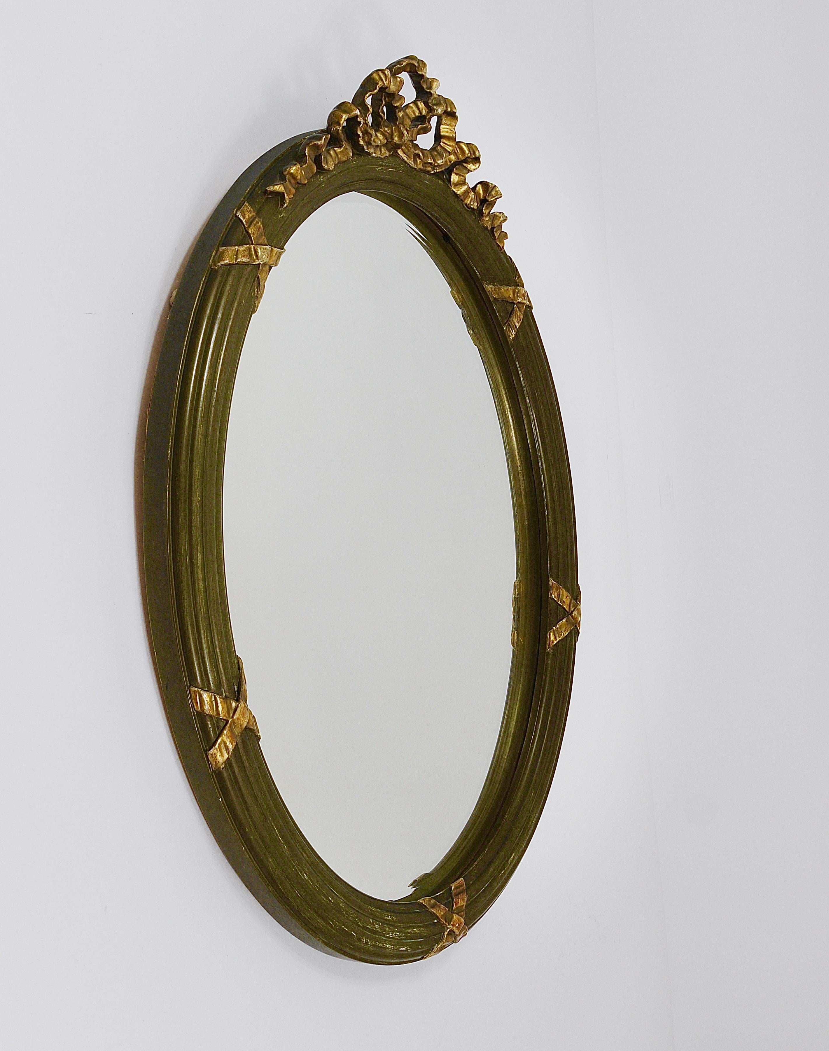 Neoclassical Oval Gilt Wood Gustavian Style Faceted Wall Mirror, Italy, 1900s For Sale 6