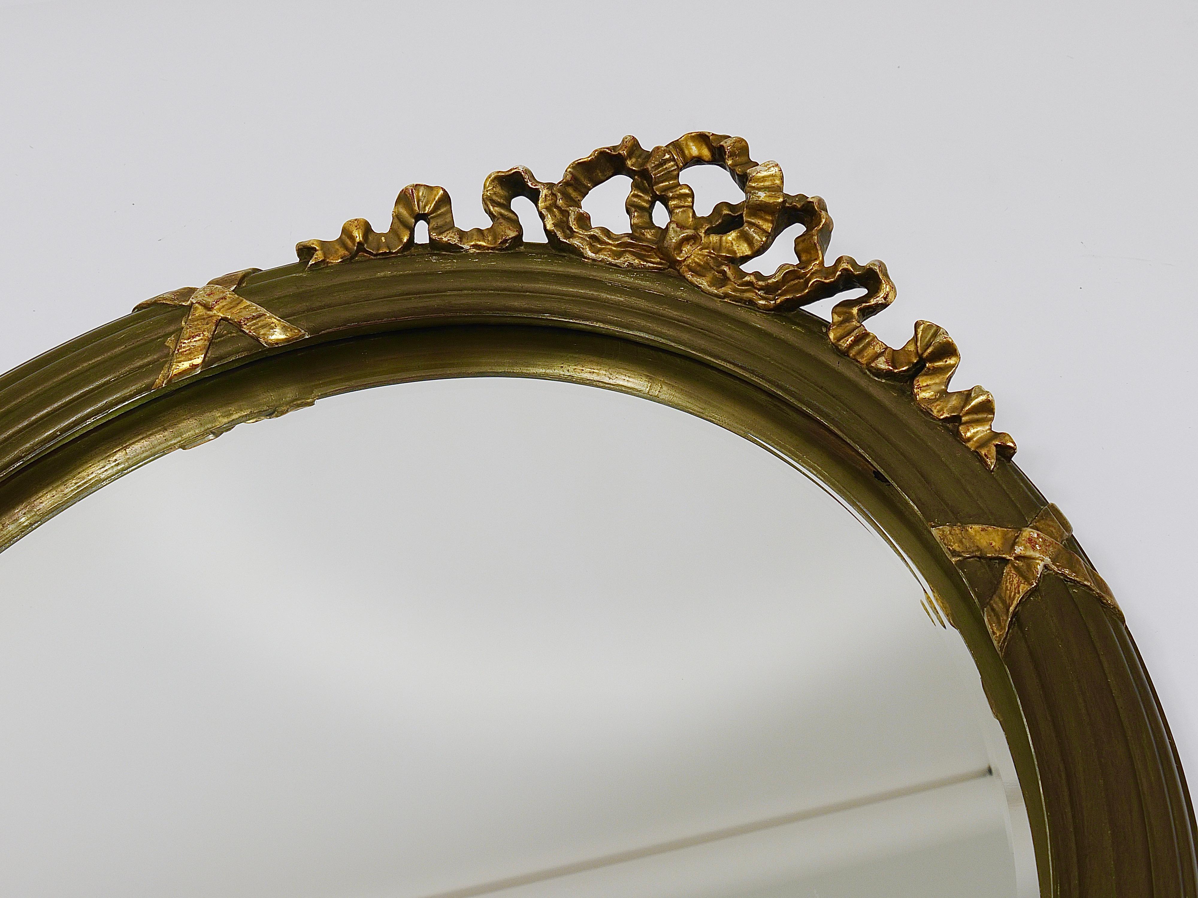 Neoclassical Oval Gilt Wood Gustavian Style Faceted Wall Mirror, Italy, 1900s In Good Condition For Sale In Vienna, AT