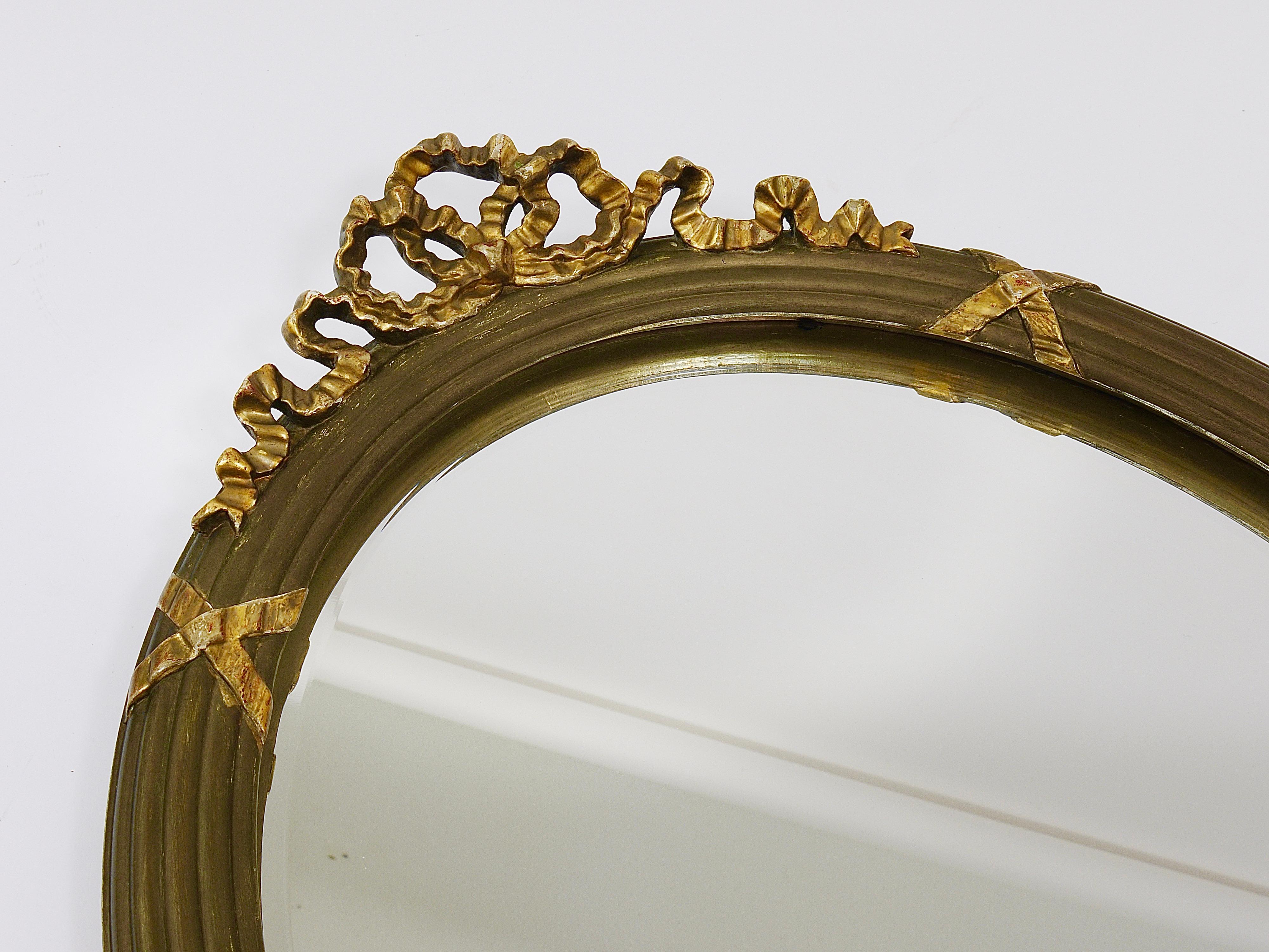 Neoclassical Oval Gilt Wood Gustavian Style Faceted Wall Mirror, Italy, 1900s For Sale 1