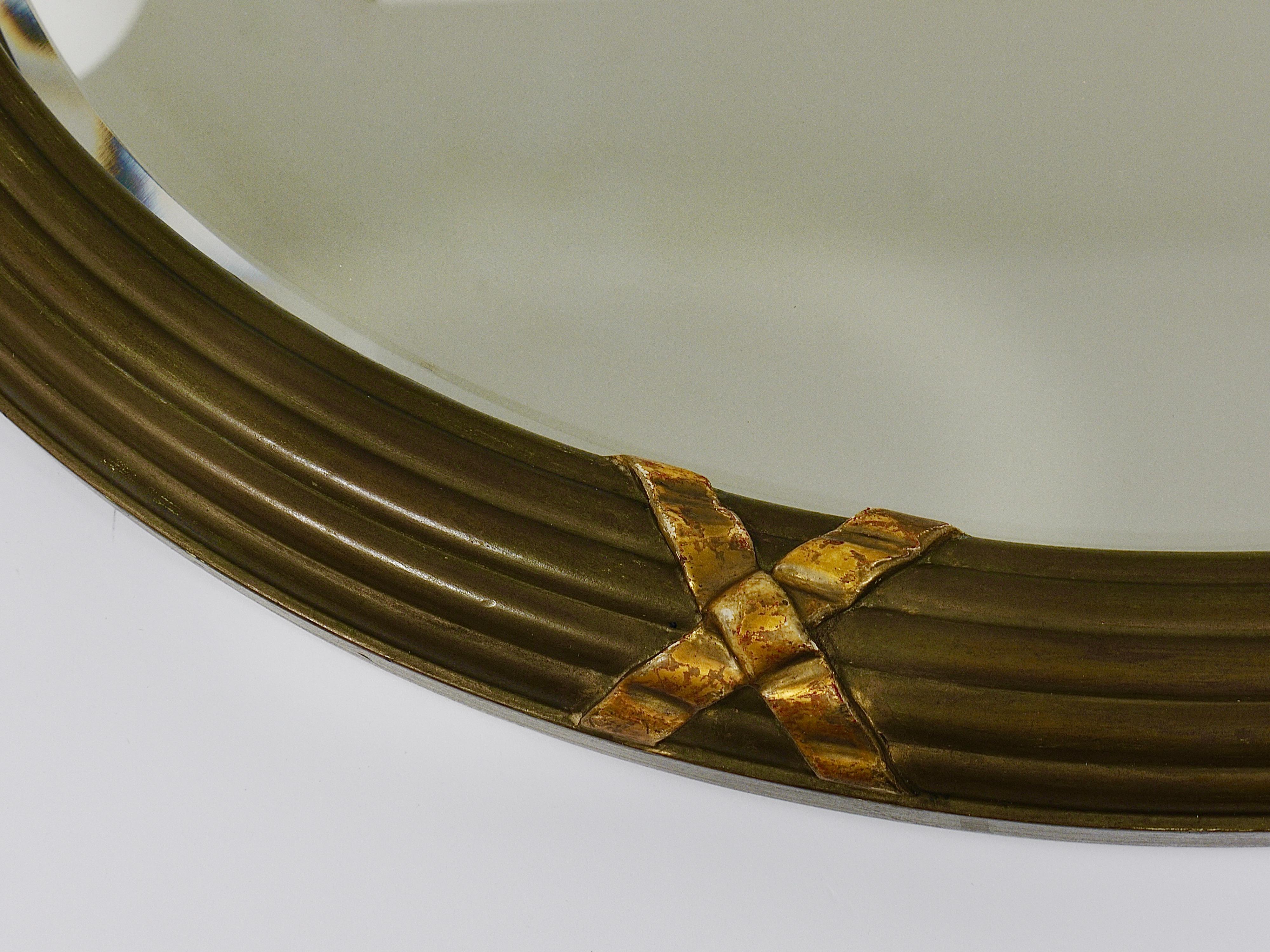 Neoclassical Oval Gilt Wood Gustavian Style Faceted Wall Mirror, Italy, 1900s For Sale 2