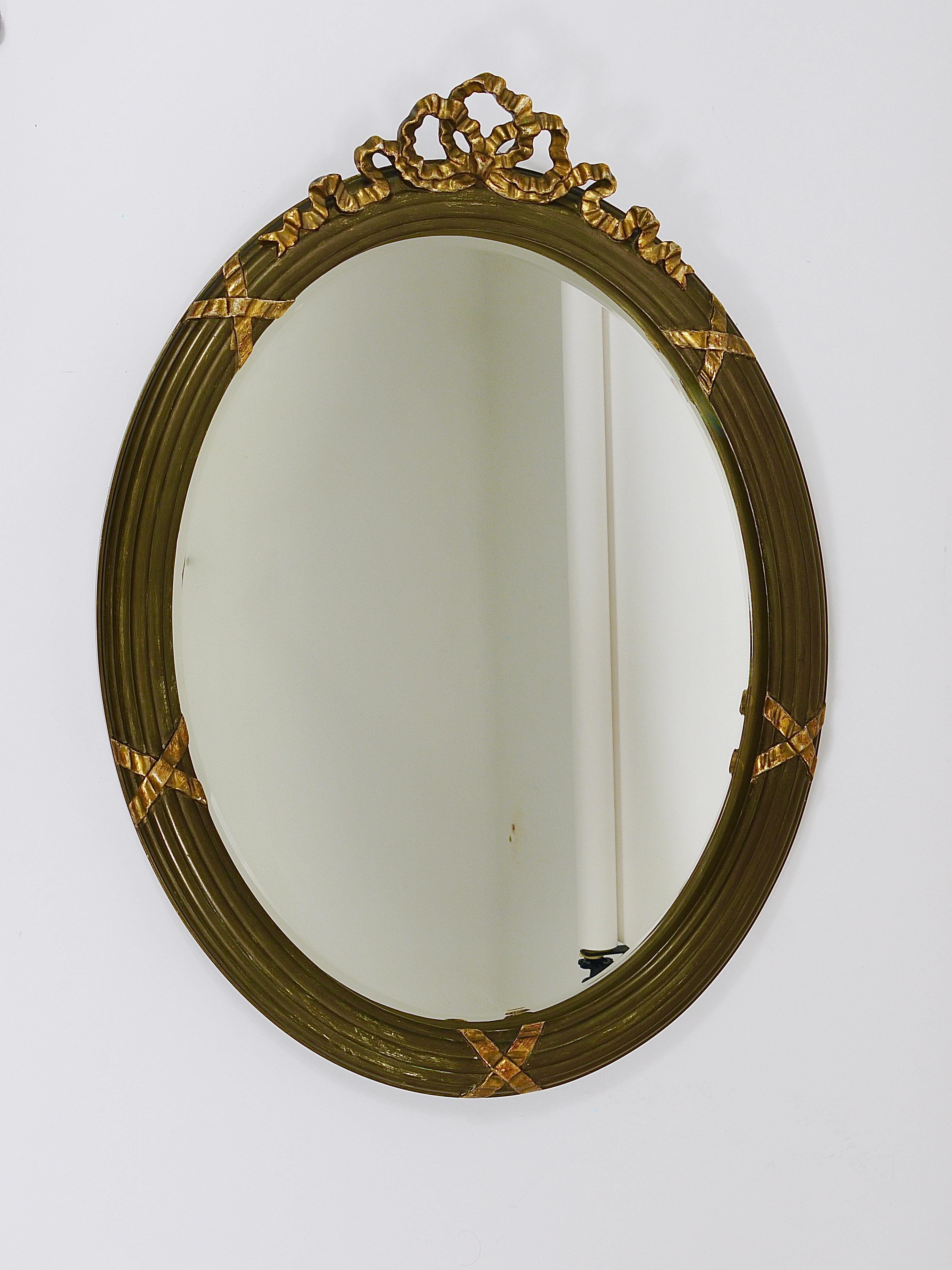 Neoclassical Oval Gilt Wood Gustavian Style Faceted Wall Mirror, Italy, 1900s For Sale 3