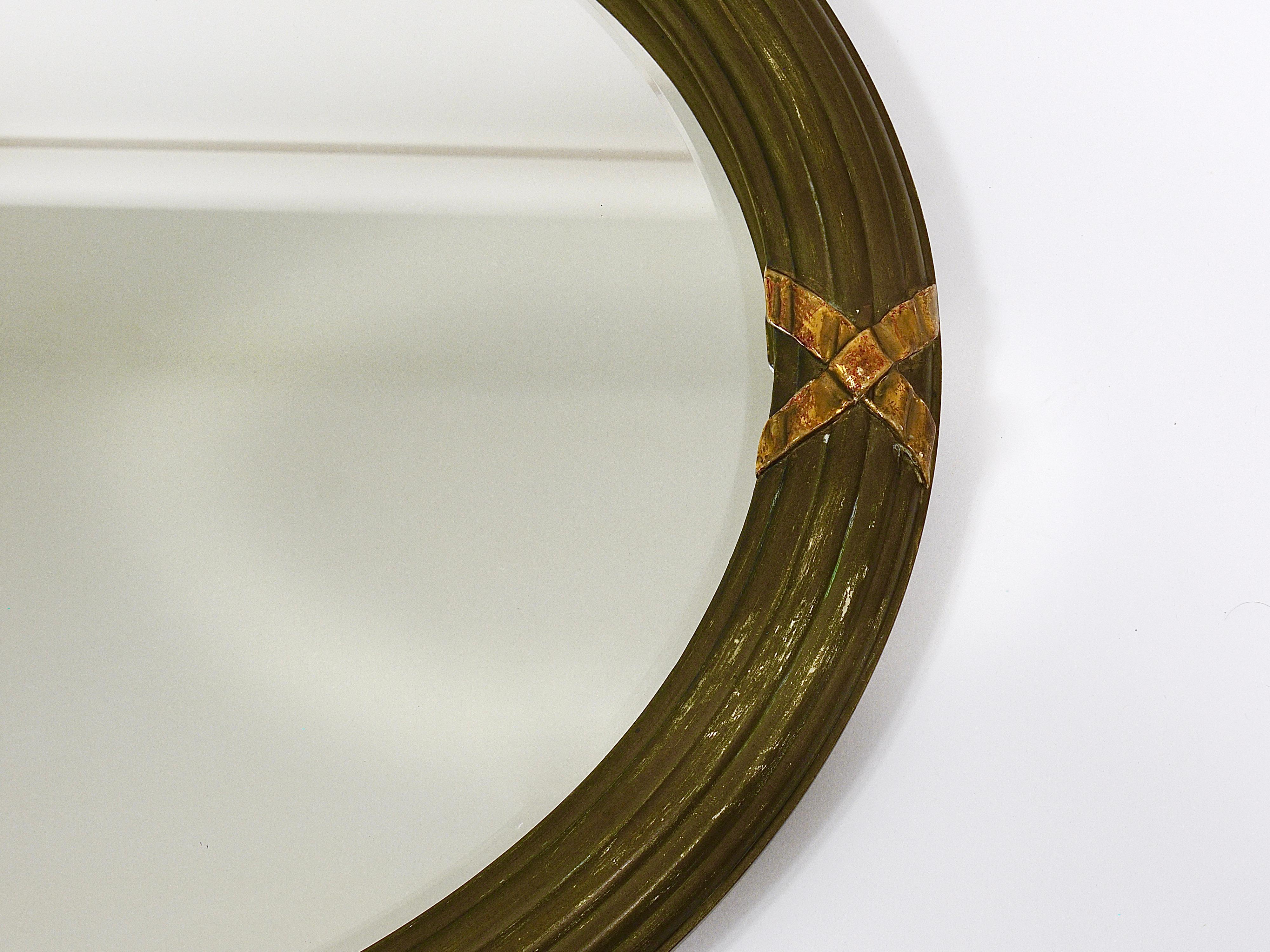 Neoclassical Oval Gilt Wood Gustavian Style Faceted Wall Mirror, Italy, 1900s For Sale 4
