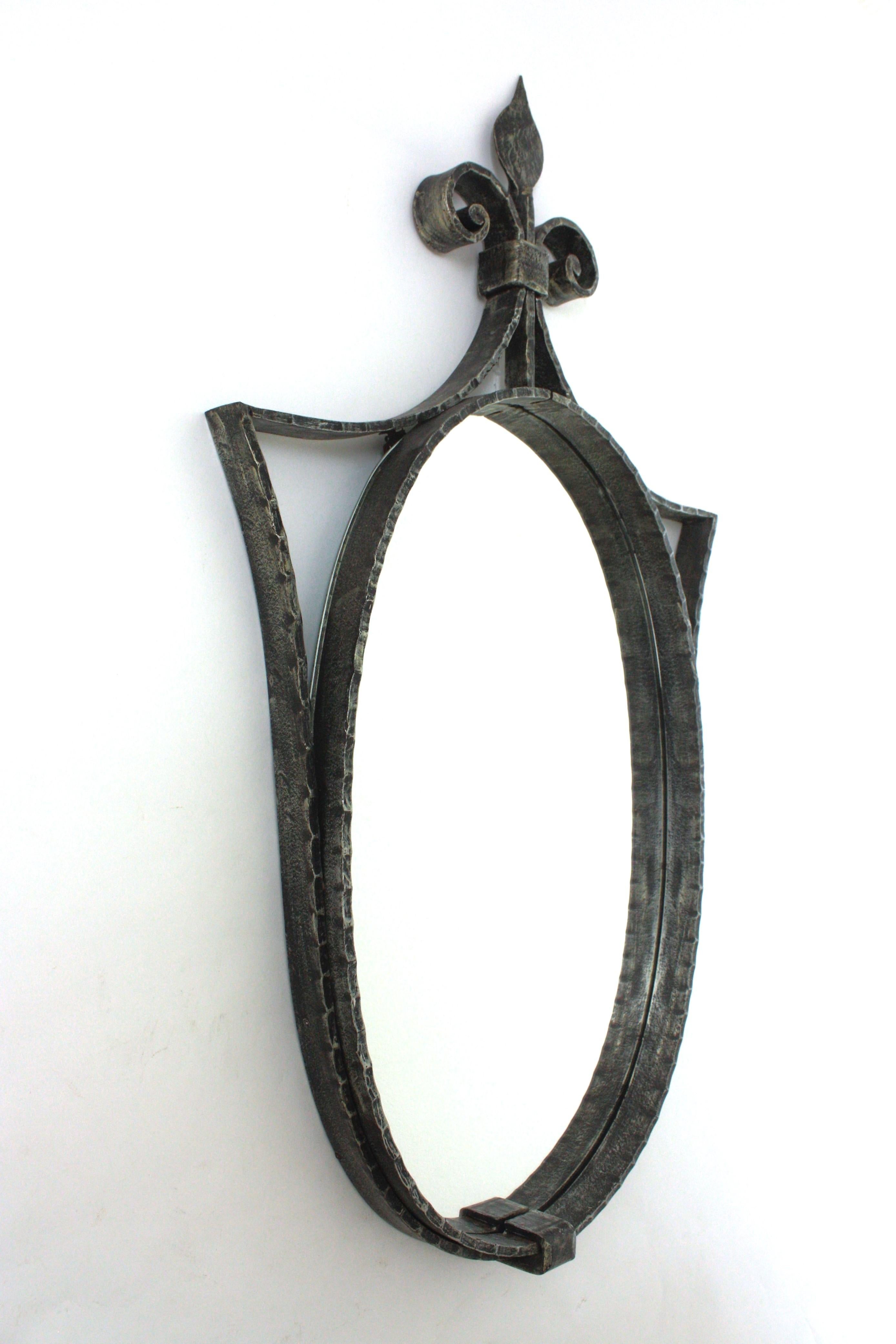 Neoclassical Oval Mirror in Hand Forged Iron, Spain 1950 In Good Condition For Sale In Barcelona, ES