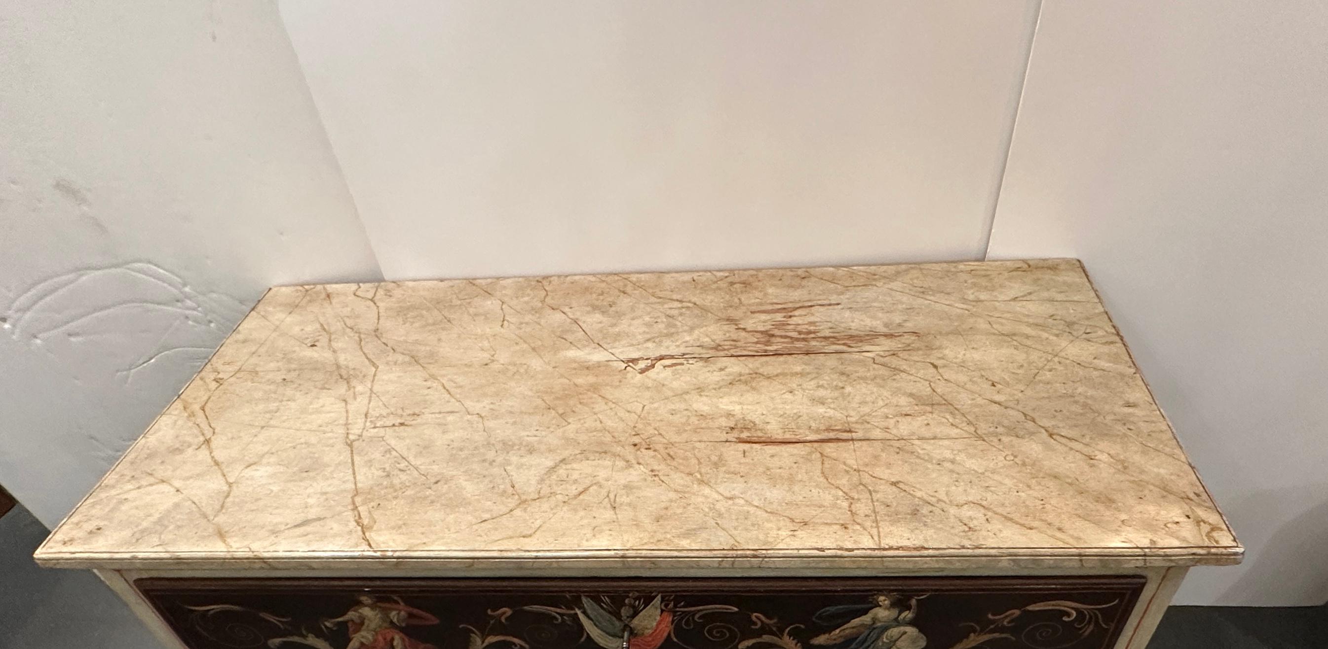 XVIIIe siècle et antérieur Commode peinte de style néoclassique en vente