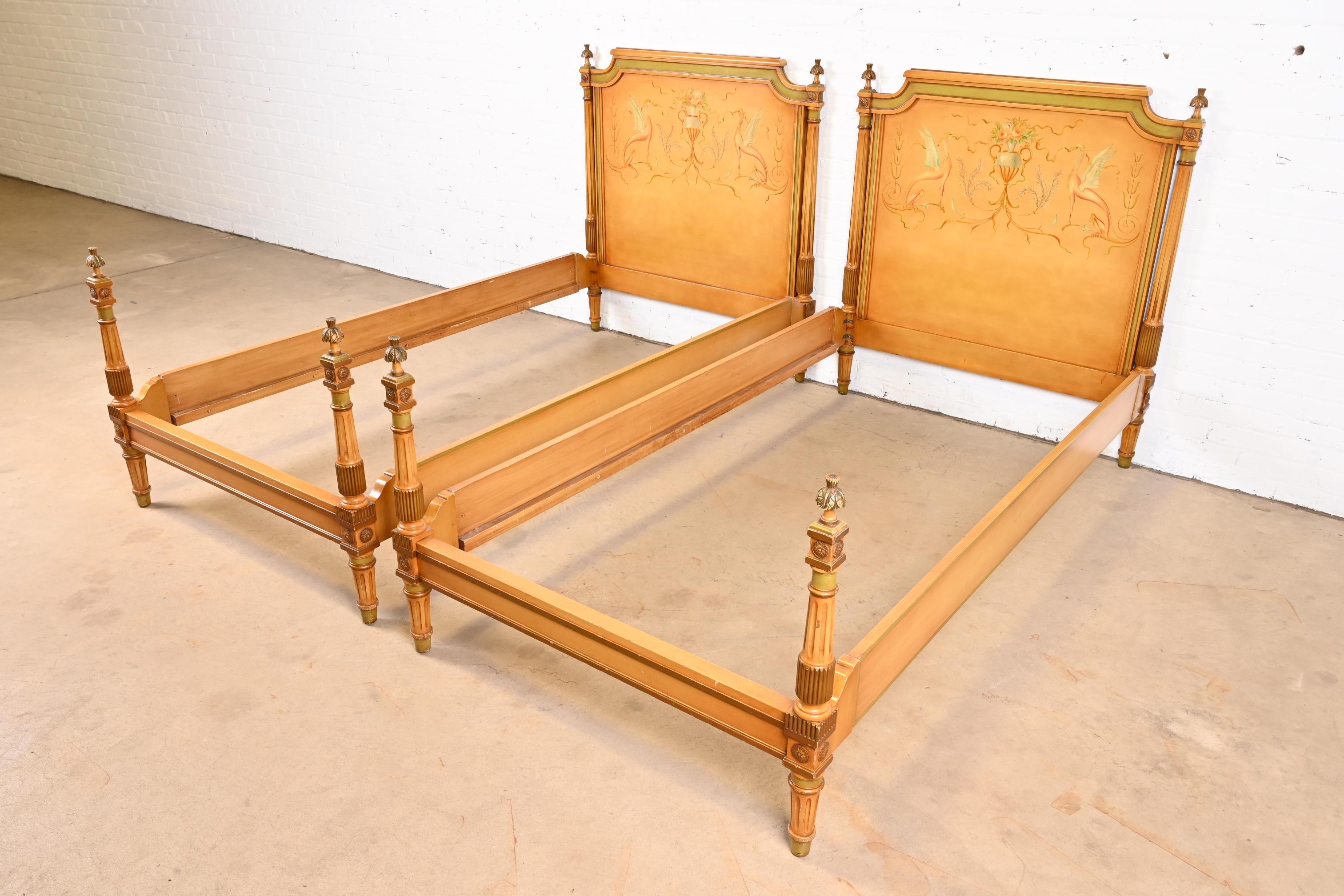 Neoclassical Painted Parcel-Gilt Twin Size Beds in the Manner of Grosfeld House In Good Condition In South Bend, IN