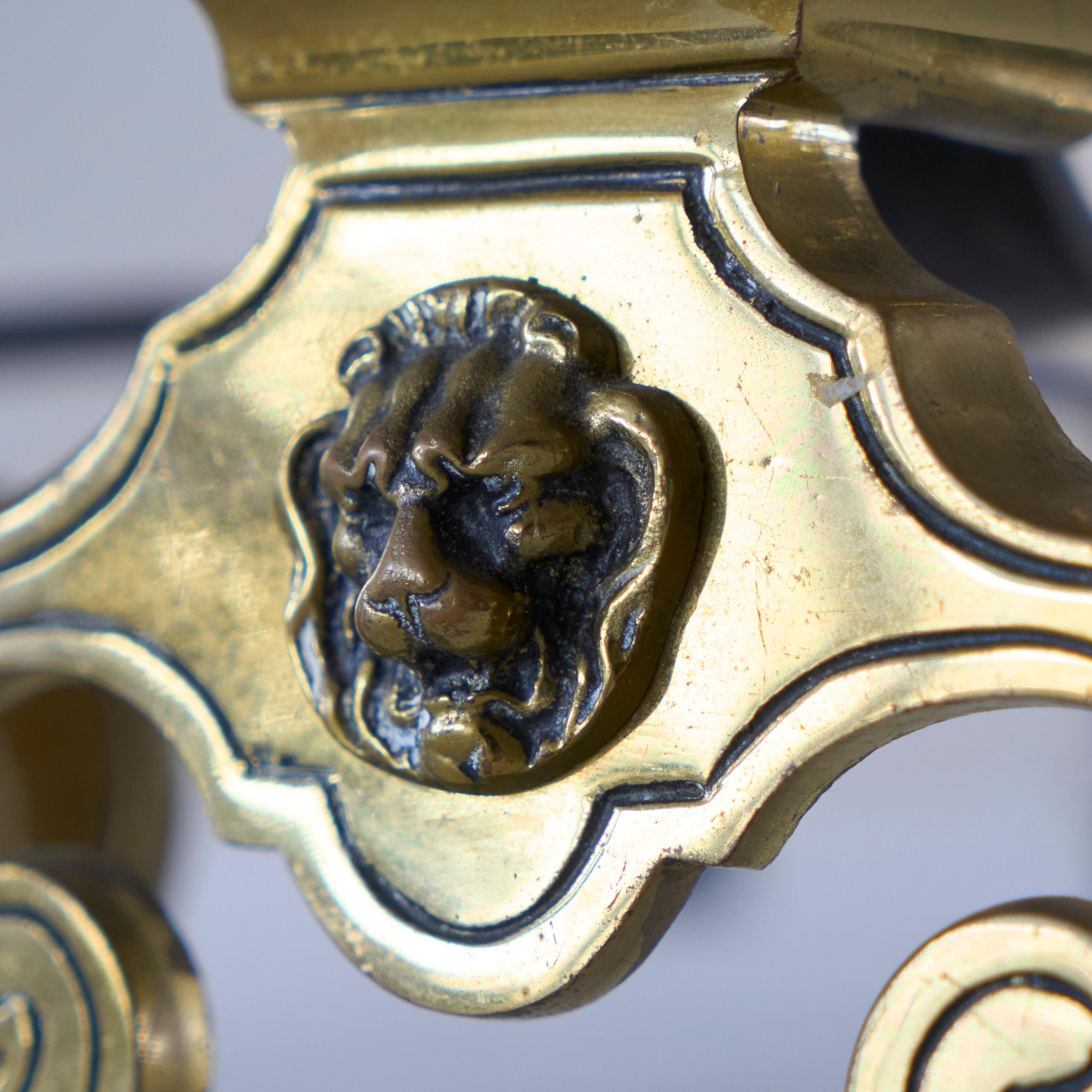 Fatto a mano Coppia di androni neoclassici in ottone con leoni Fine Ottocento in vendita